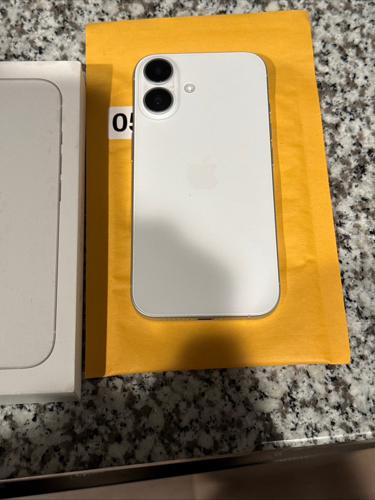 iPhone 16 6.1-inch A3081 USA eSIM (Verizon) 7K87