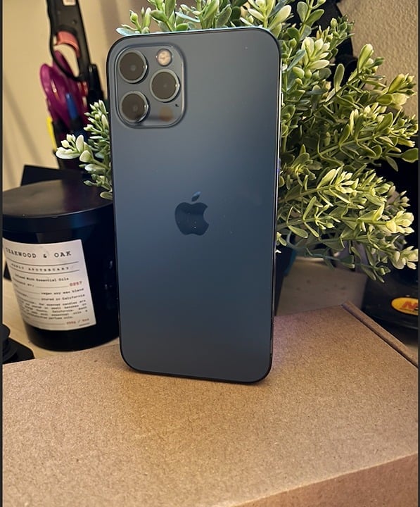 iPhone 12 pro unlocked 128gb 7T82