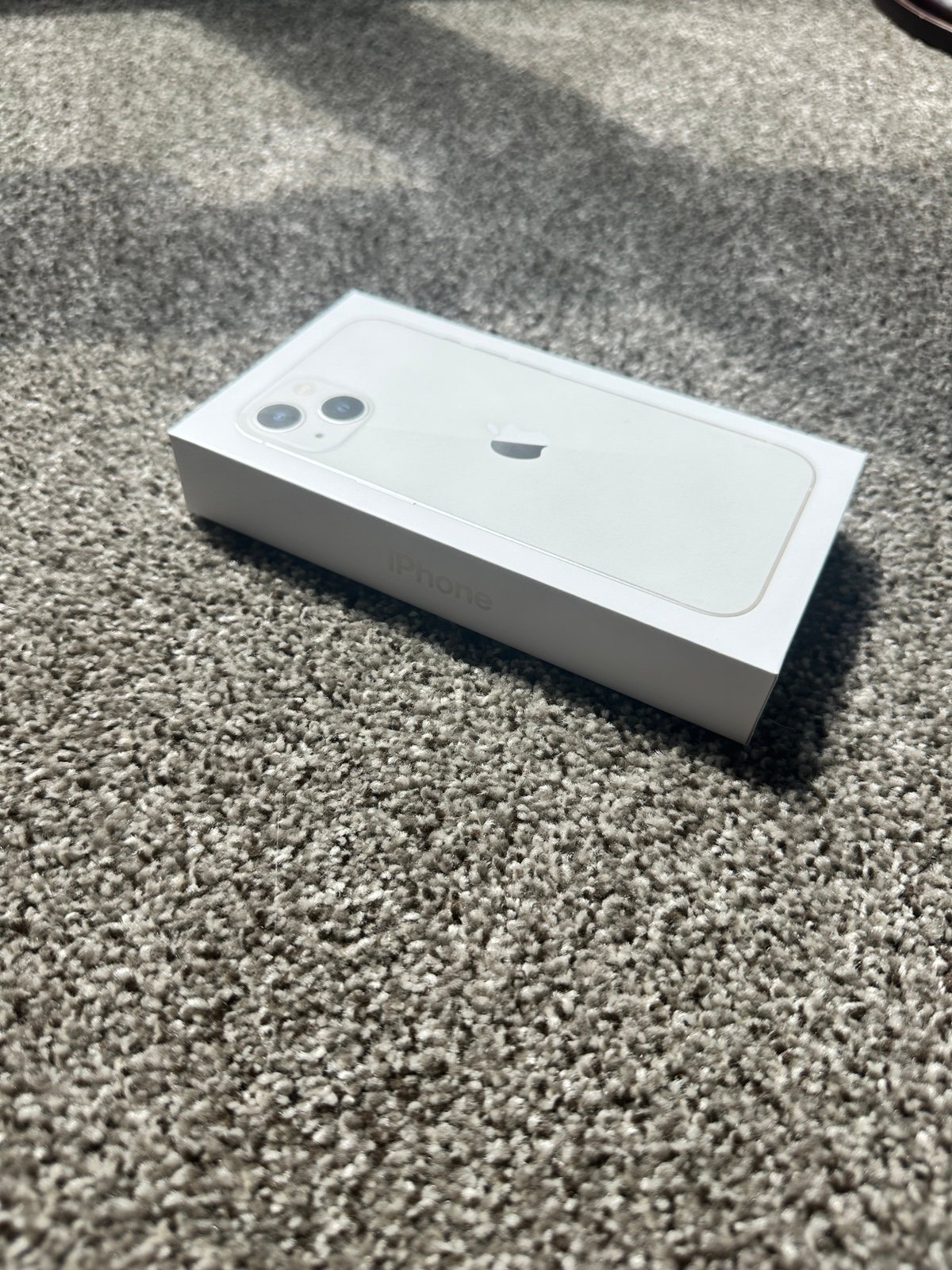 New Apple iPhone 13 128GB Starlight Unlocked 3Q82