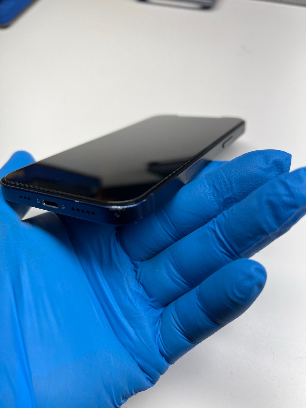 Apple iPhone 12  Unlocked 1W37