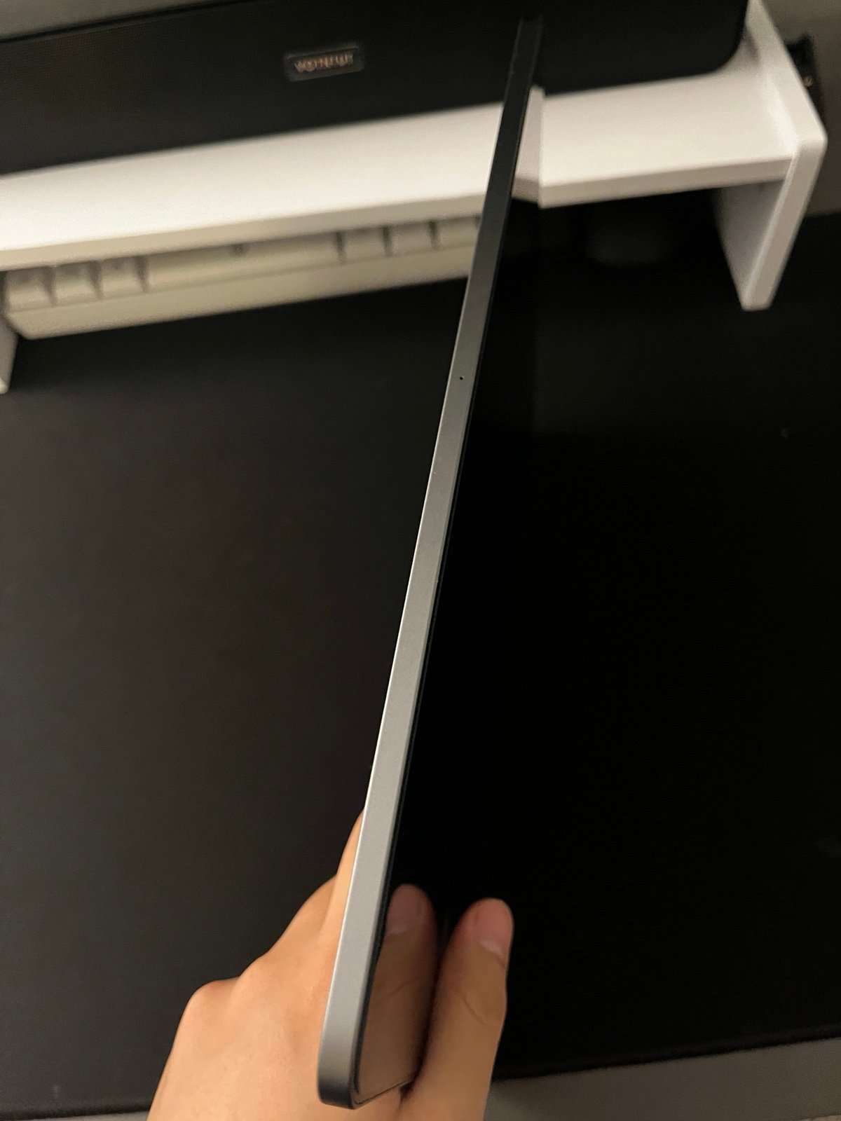 Apple iPad Pro 3rd Generation 12.9” 64GB with folio case 7V81