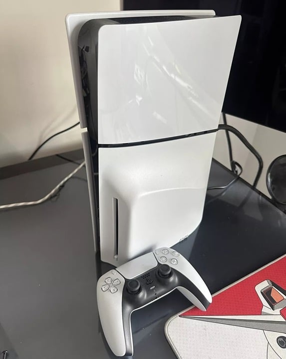 PlayStation 5 disc console 7S82