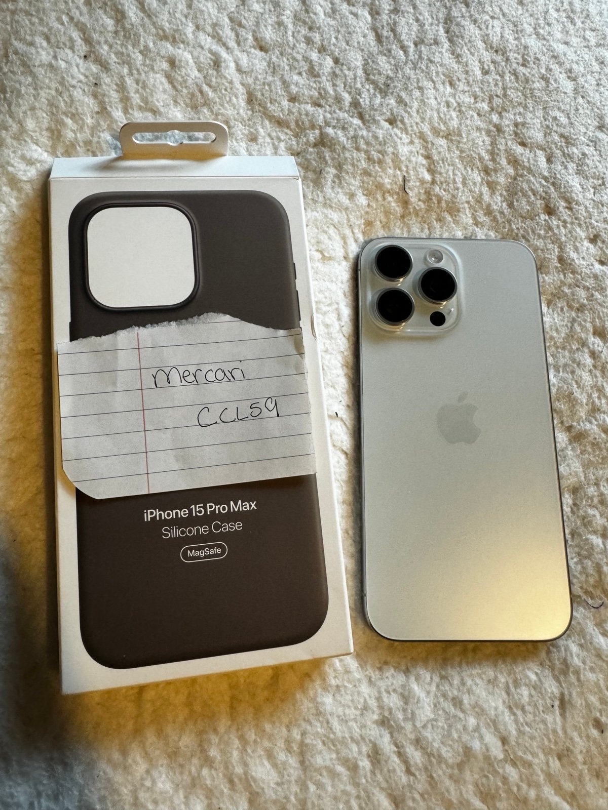 Like new Condition iPhone 15 Pro Max | White Titanium | 256GB | Includes Case 1T75