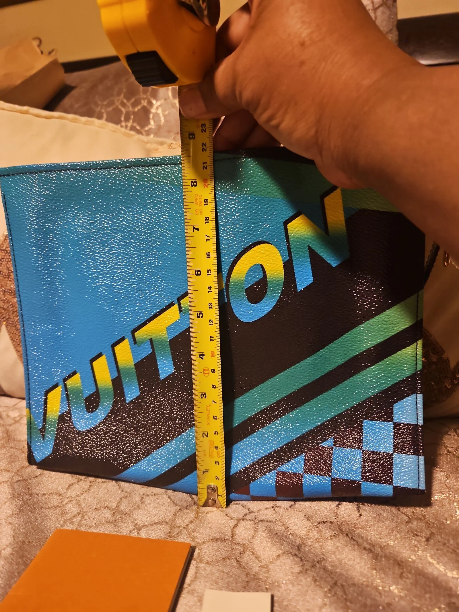 LOUIS VUITTON CLUTCH