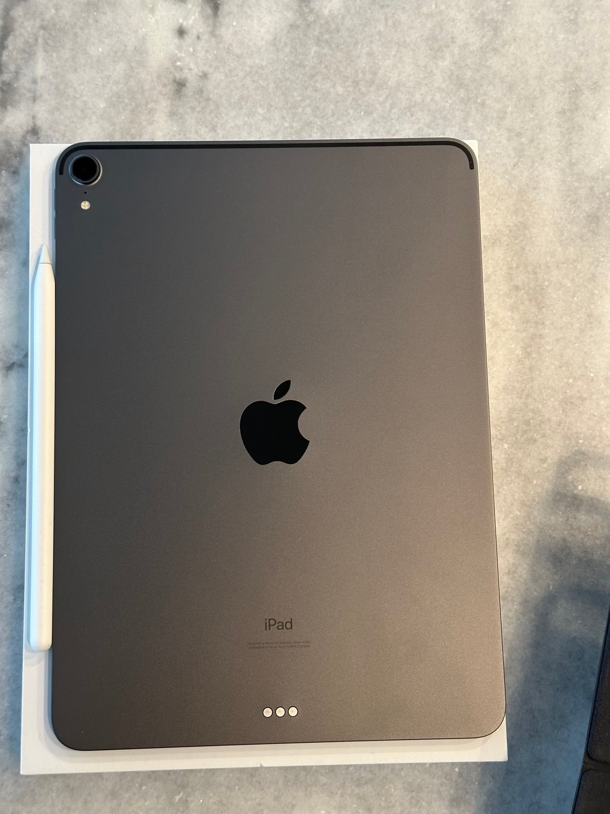 Apple iPad Pro 11 inch 512GB Bundle 8D59