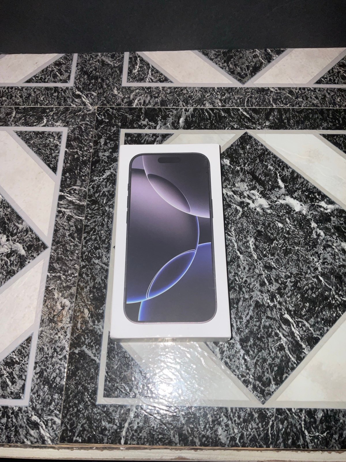 Apple iPhone 16 pro black Titanium 256GB brand new sealed unlocked 8Z38