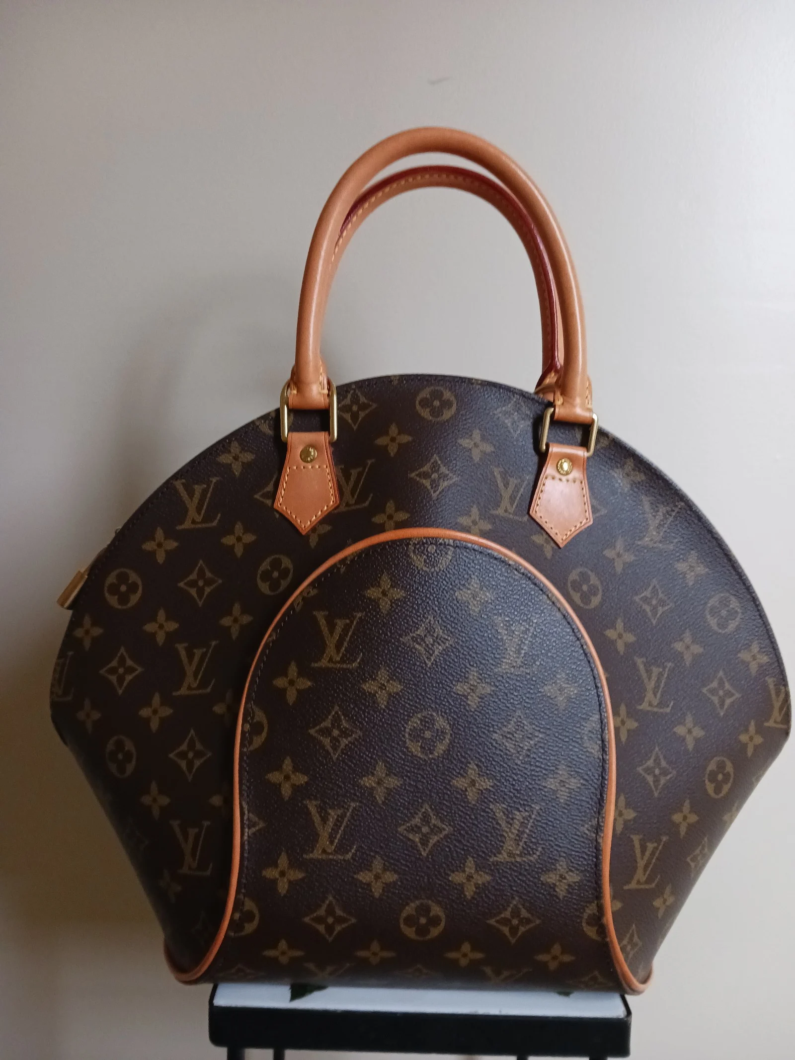 Louis Vuittons Ellipse Mm monogram satchel