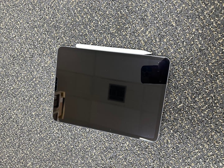 iPad Pro 11inch 3rd gen 128gb 1Y77