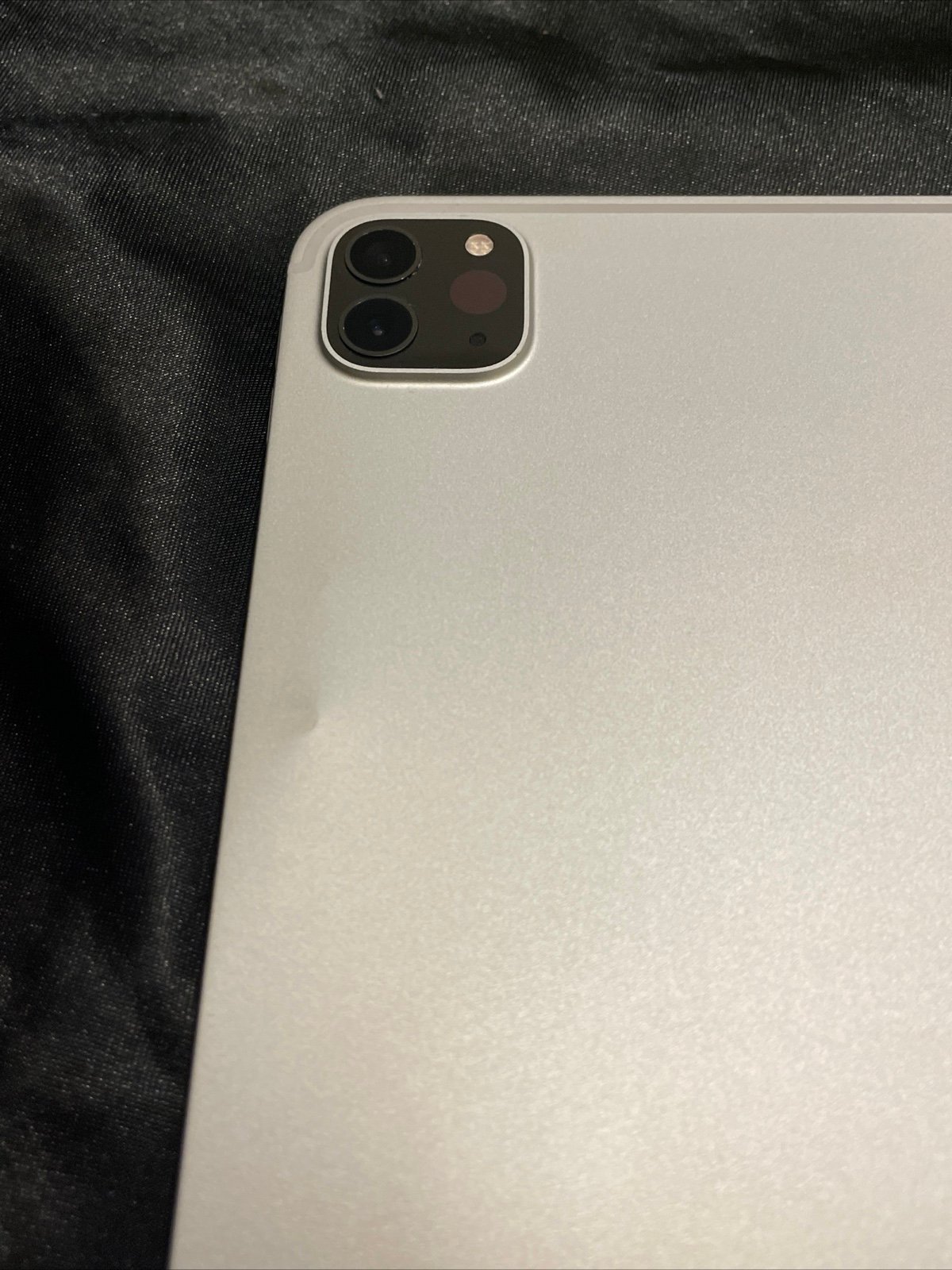 4 iPad Pros iCloud locked 6T51