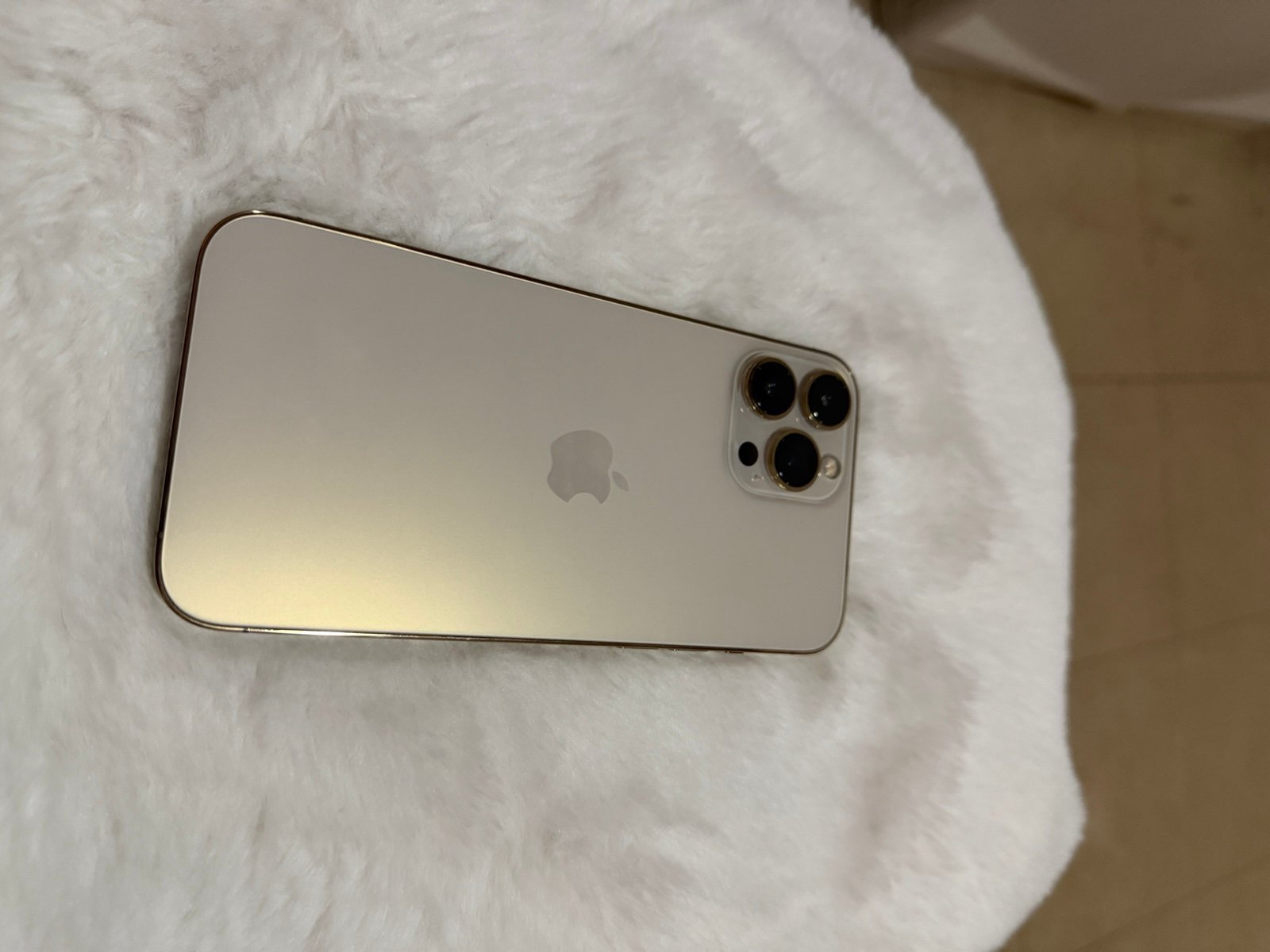 iPhone 13 Pro Max Gold 512 GB Unlocked - In basically brand new condition!!! 1Y27