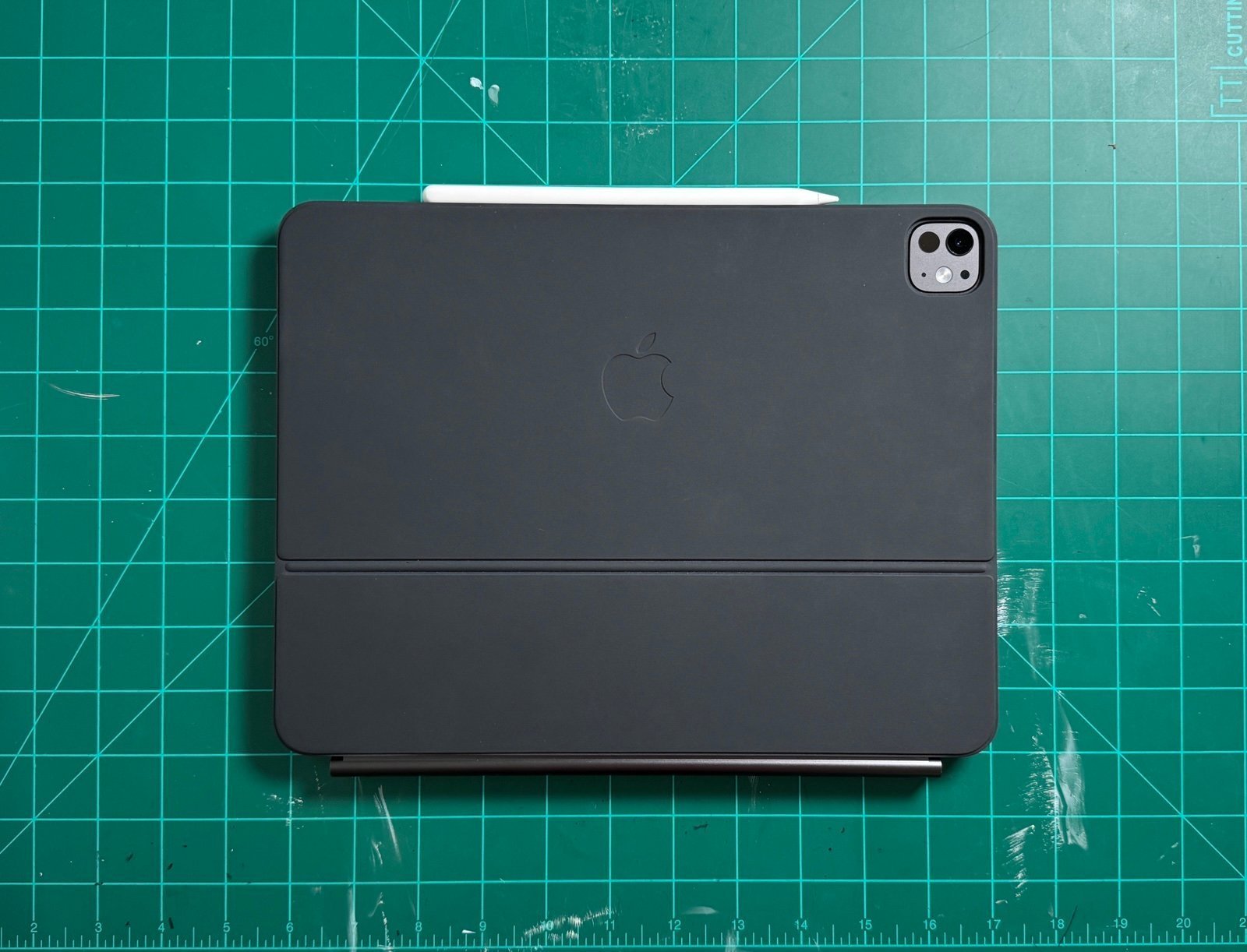 iPad Pro 13” (M4) + Magic Keyboard!! 7L31