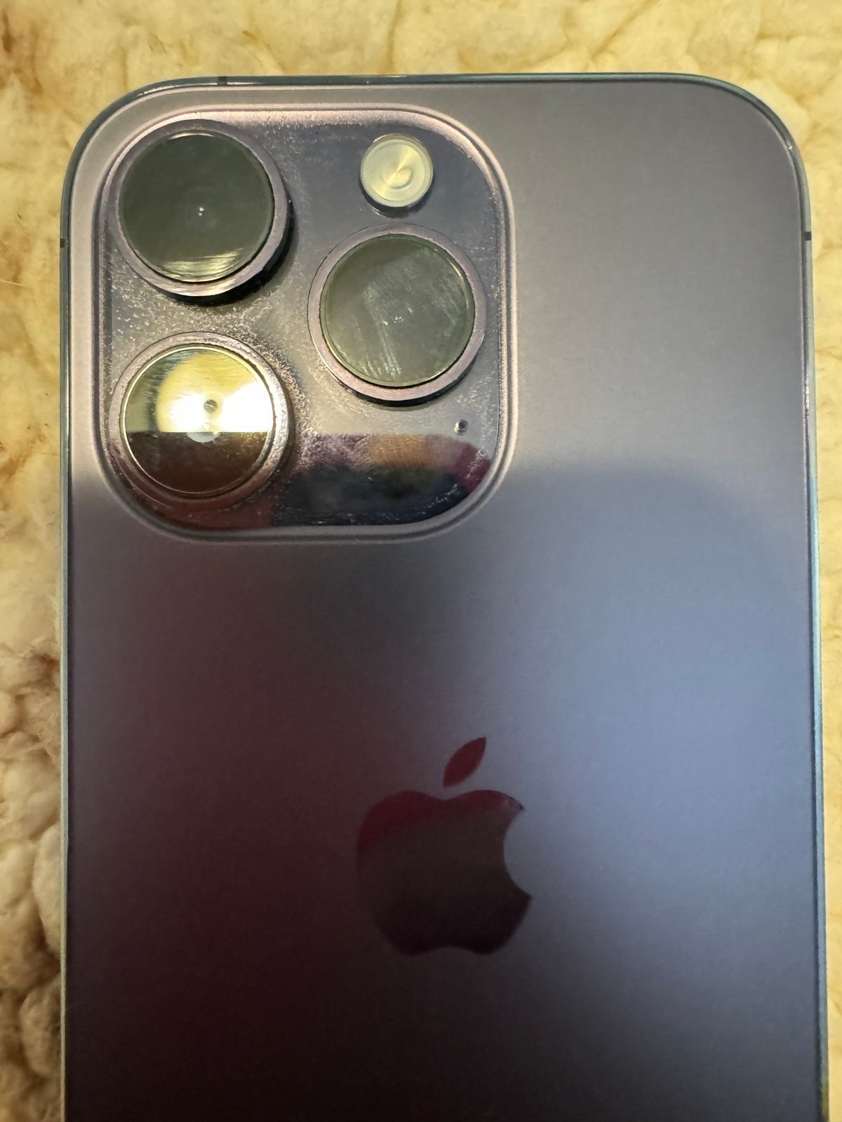 iphone14 pro with 4 Apple Cases and 2 Tempered Glass Screen Protectors 9O83