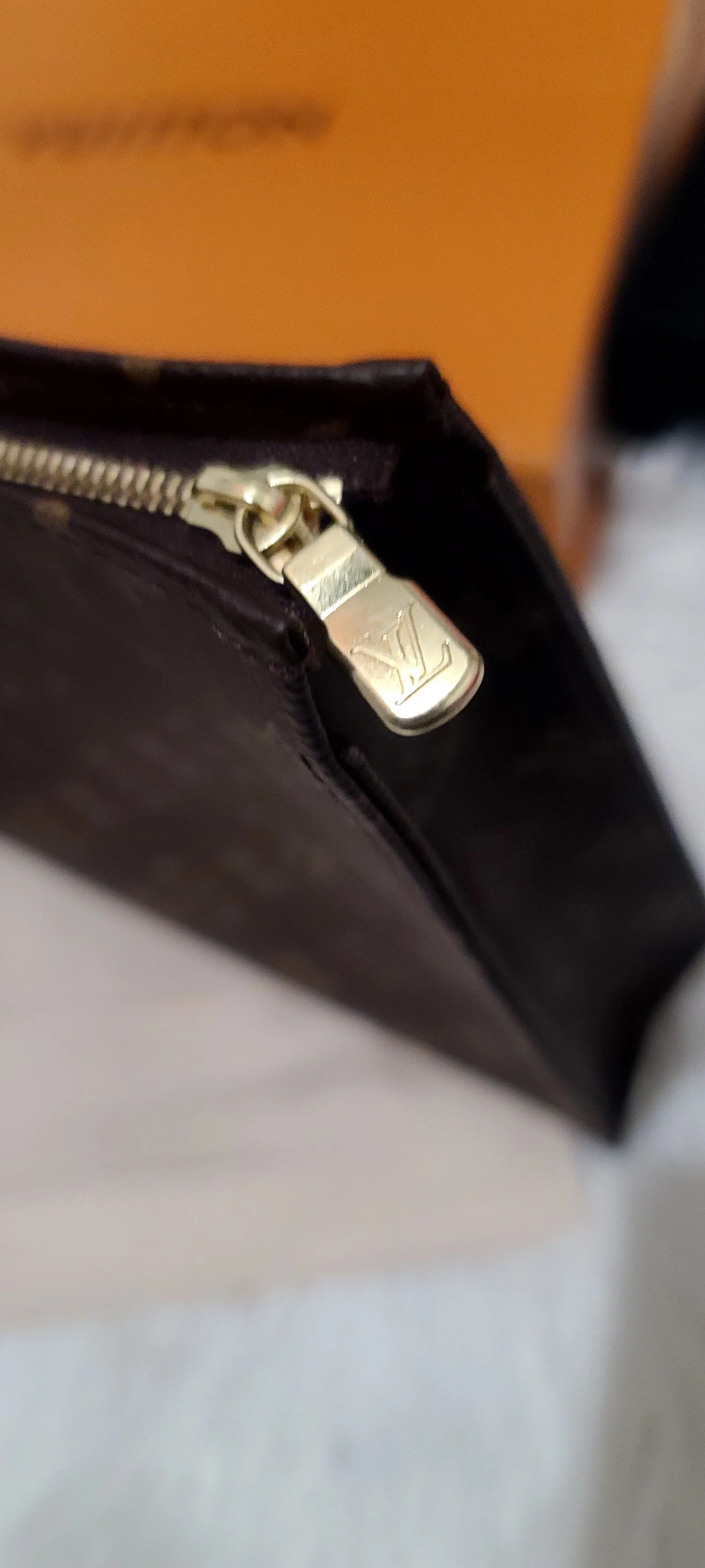 Toiletry 26 with insert