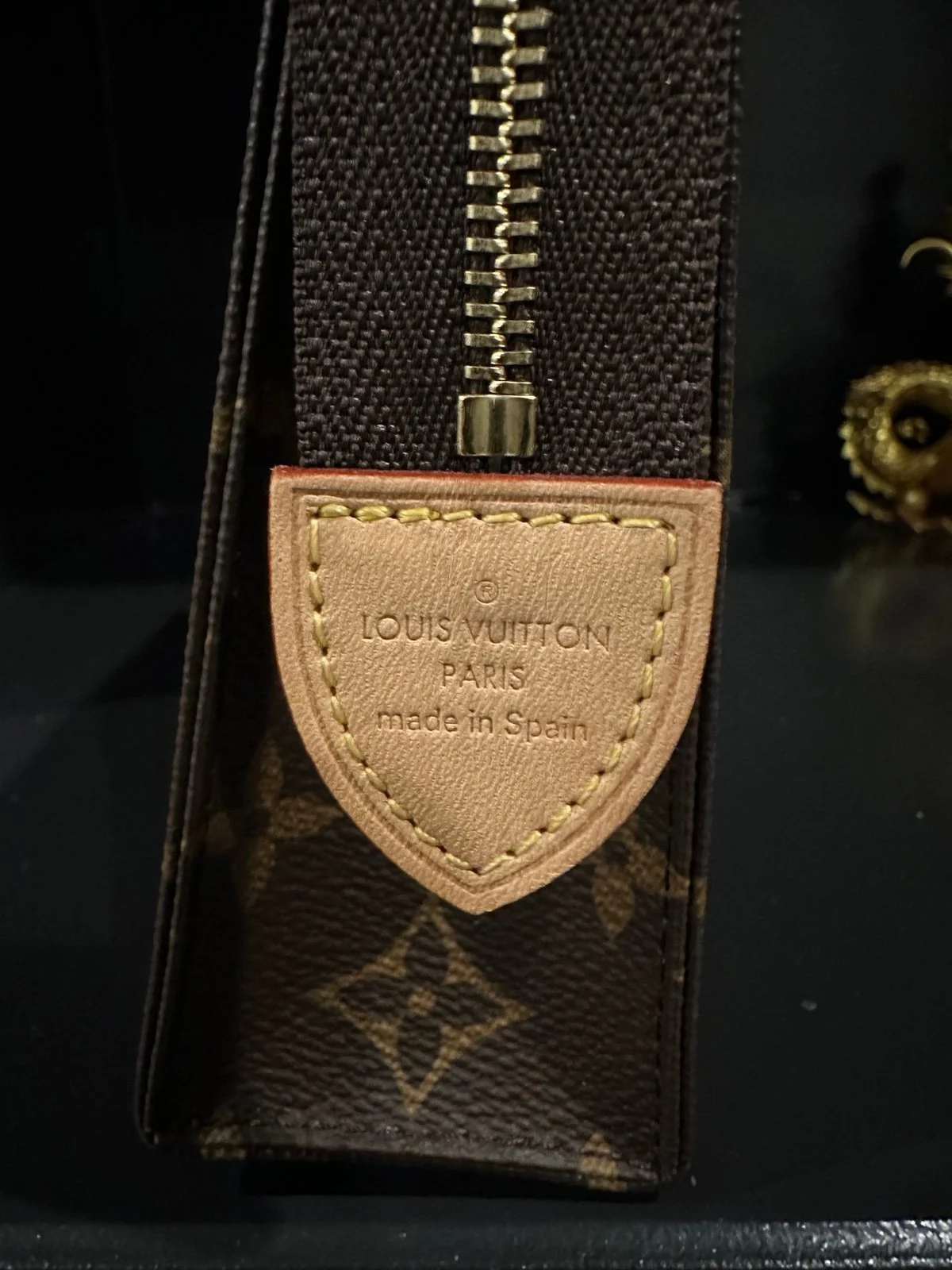 LOUIS VUITTON TOLIETRY POUCH 19