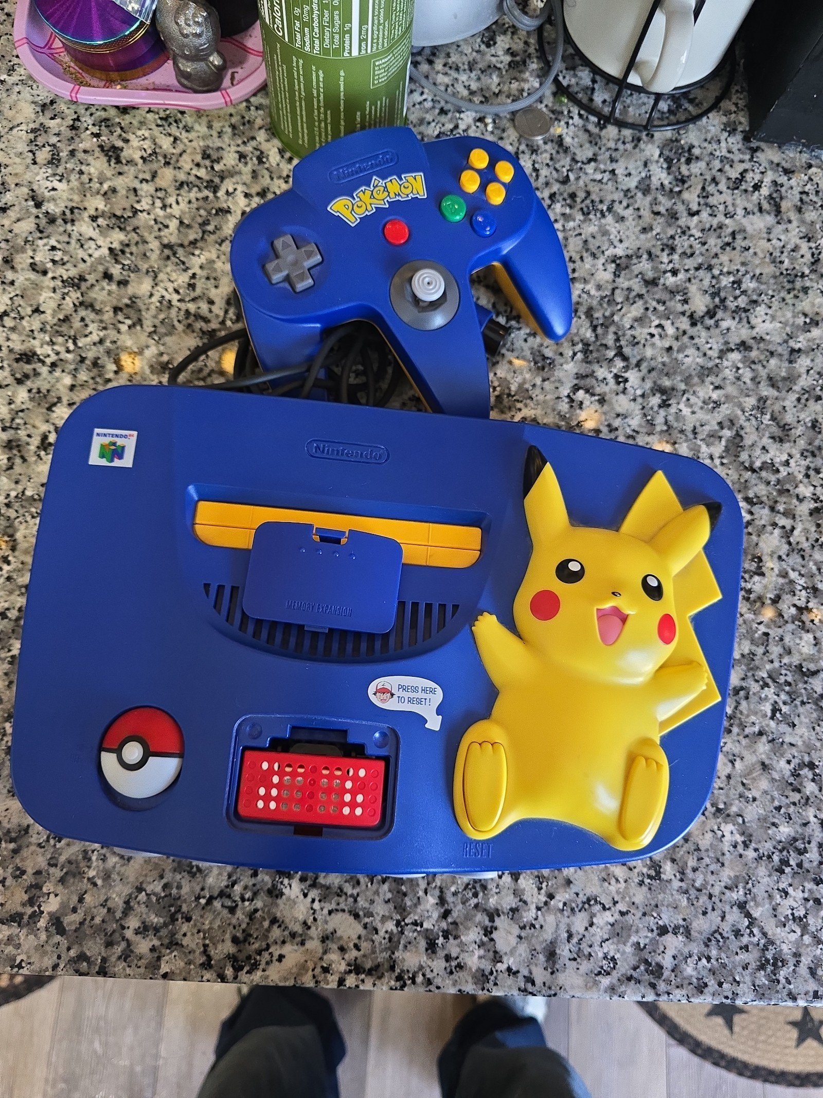 Nintendo 64 & Gameboy color POKÉMON EDITION bundle.