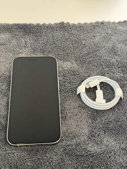 iPhone 14 Pro | Unlocked - No SIM Restrictions | 256 GB | White/Silver 5Y59