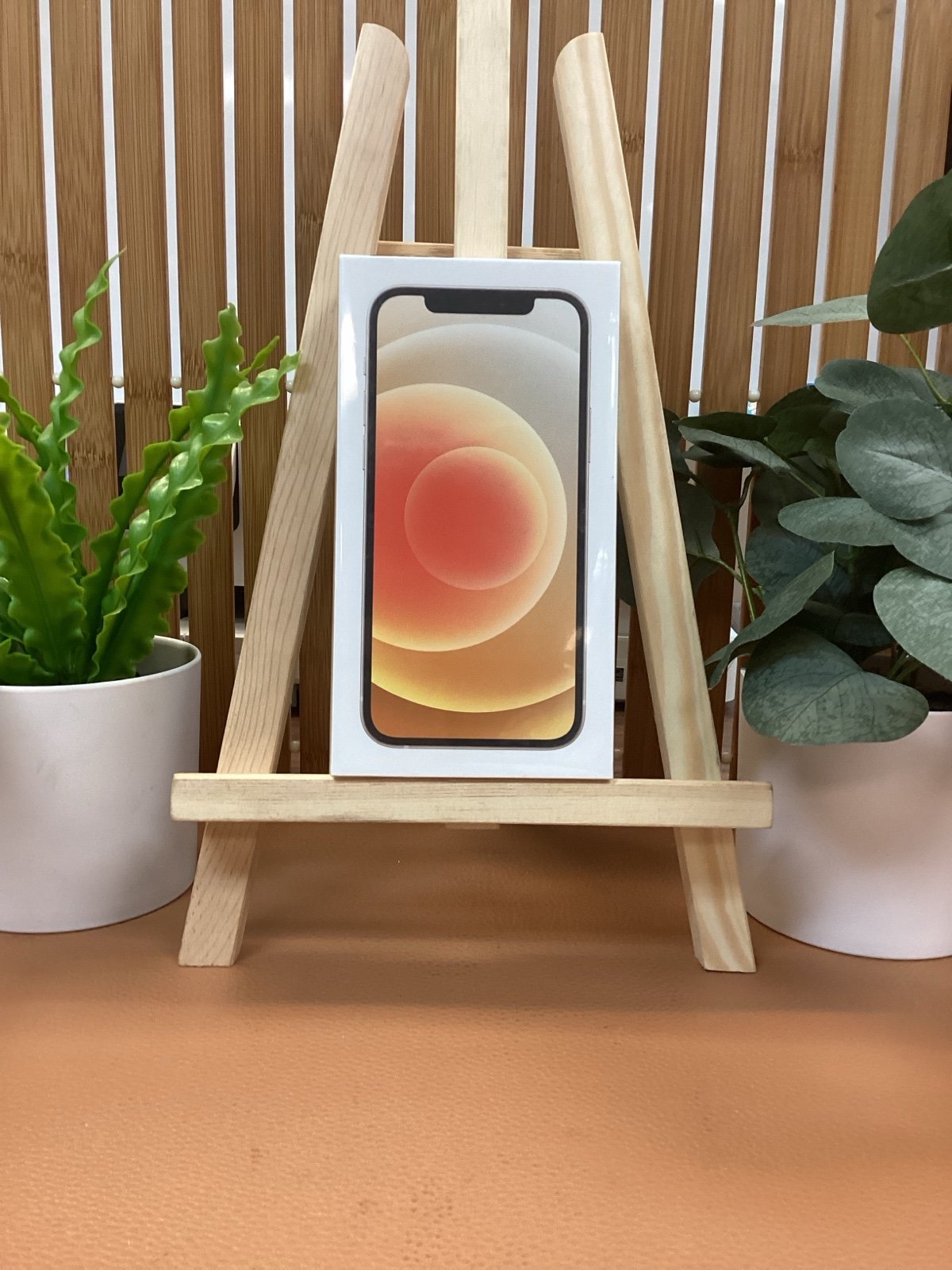 Apple iPhone 12 64 GB in White 7A73