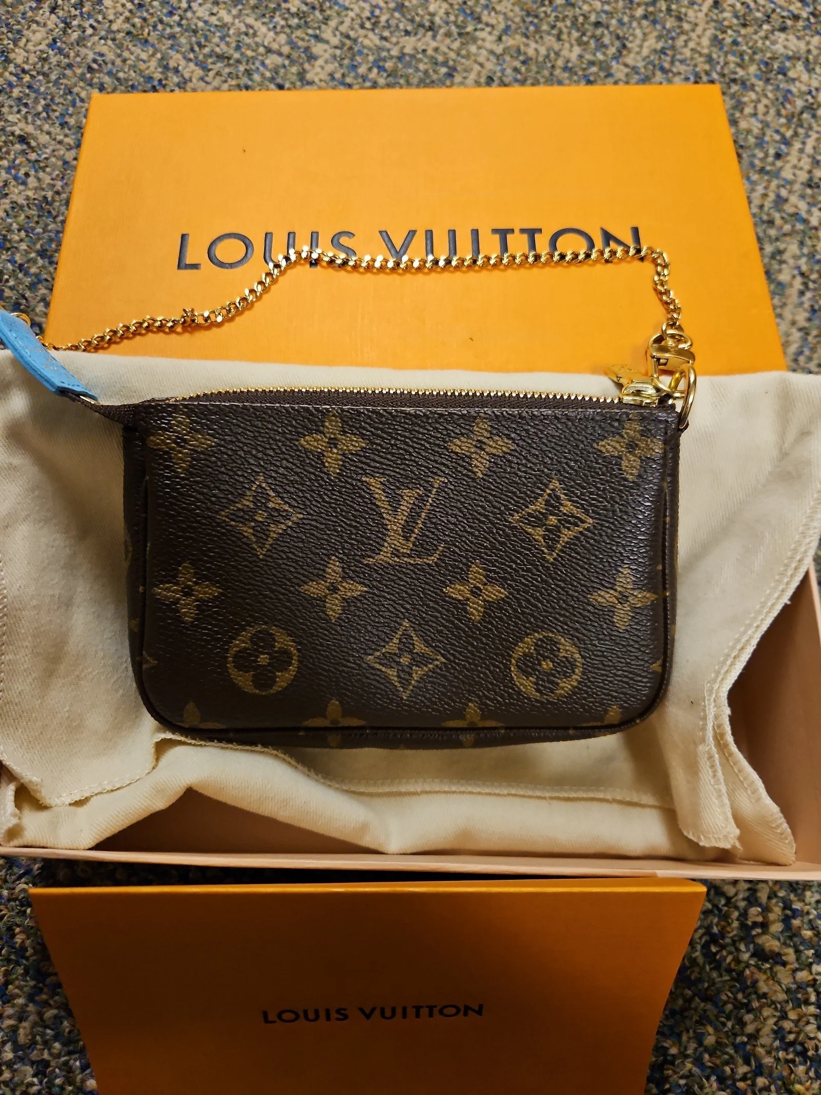 Louis vuitton mini pochette accessoires christmas animation 2022