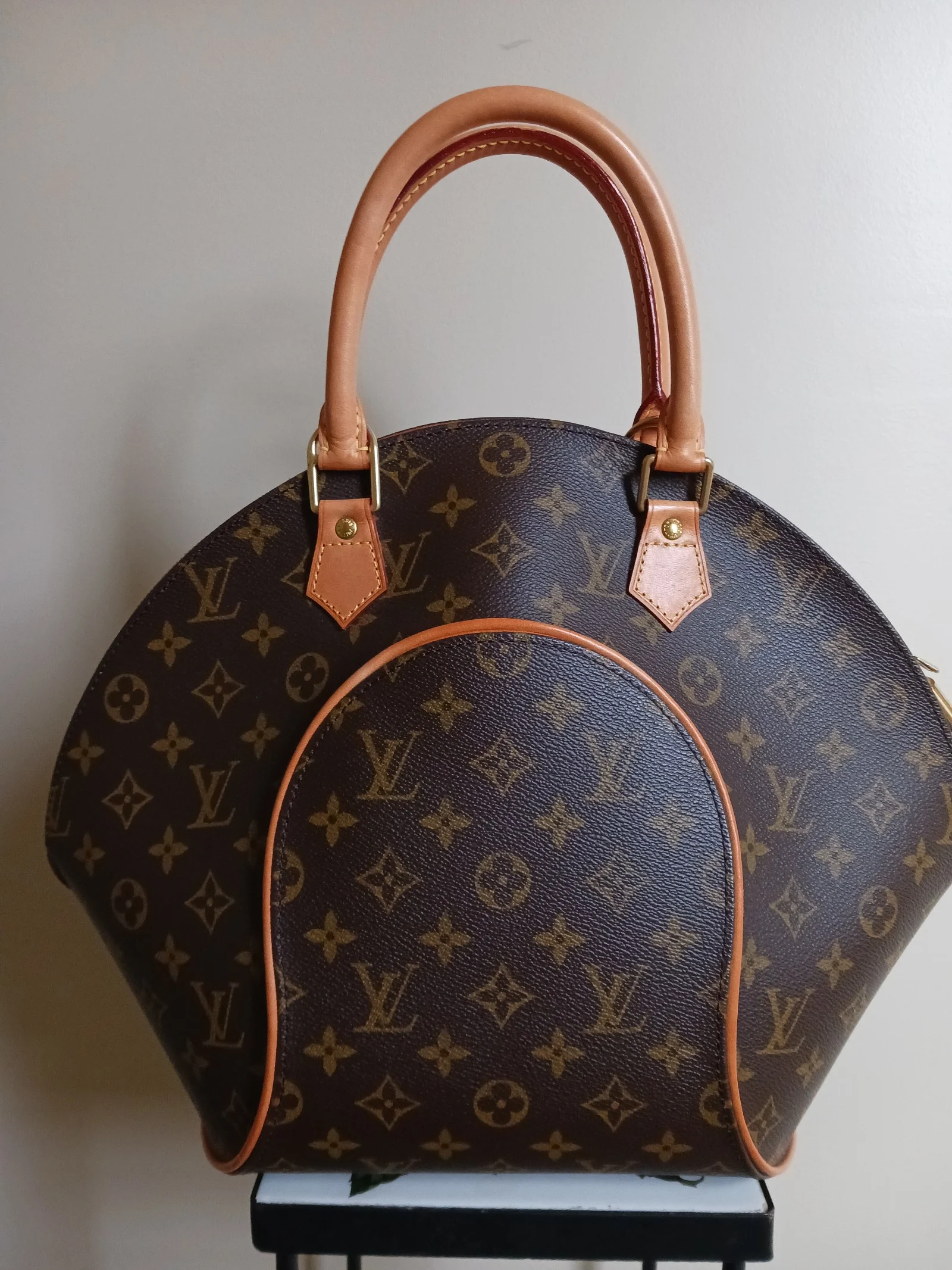 Louis Vuittons Ellipse Mm monogram satchel