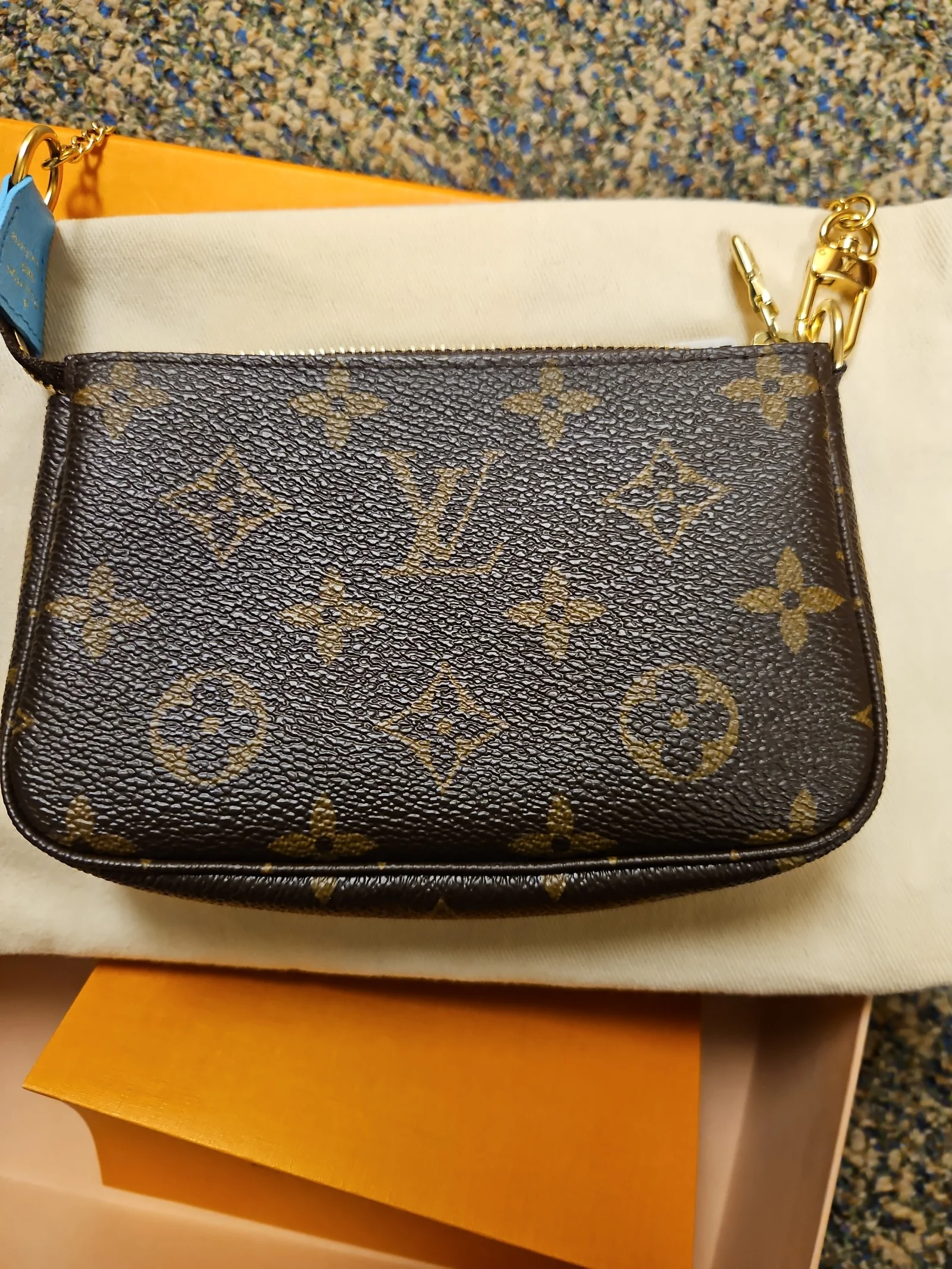 Louis vuitton mini pochette accessoires christmas animation 2022
