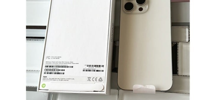 Apple iPhone 15 Pro Max 256GB White Titanium T-Mobile 6V23