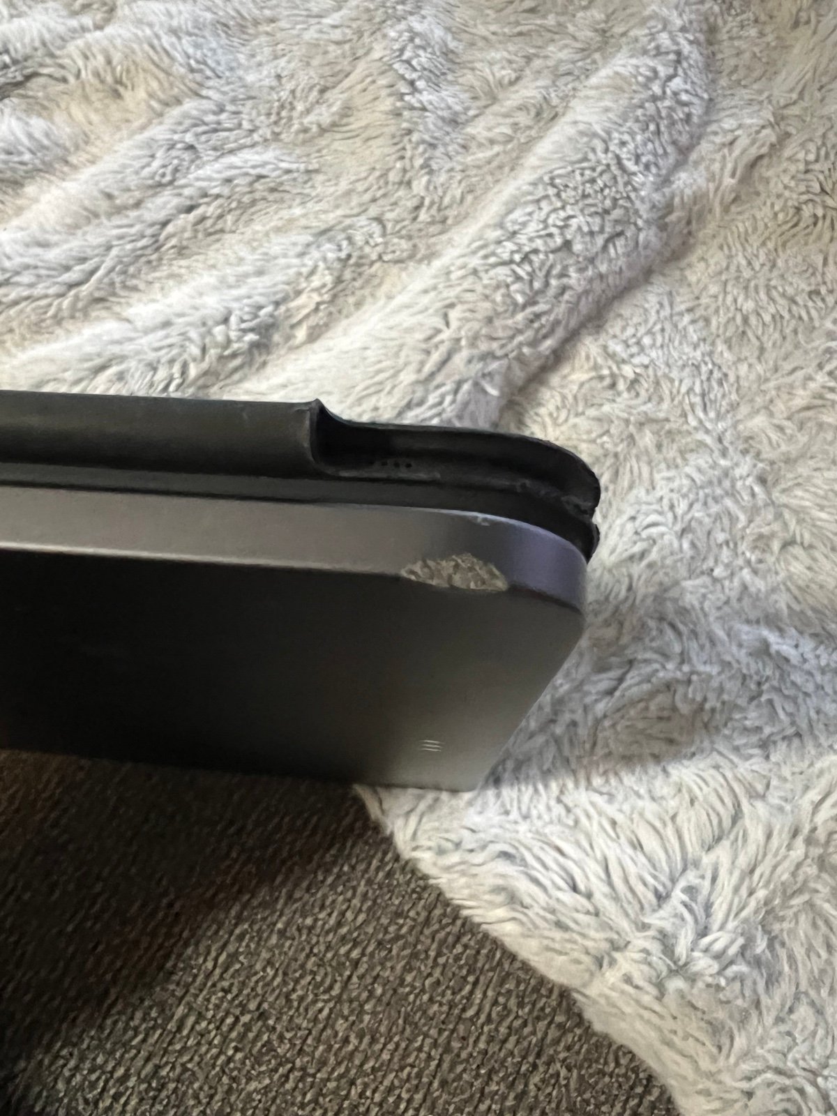 iPad Pro 11 inch 2nd generation 512 GB w/ Apple Smart Keyboard Folio and Charger 8G65