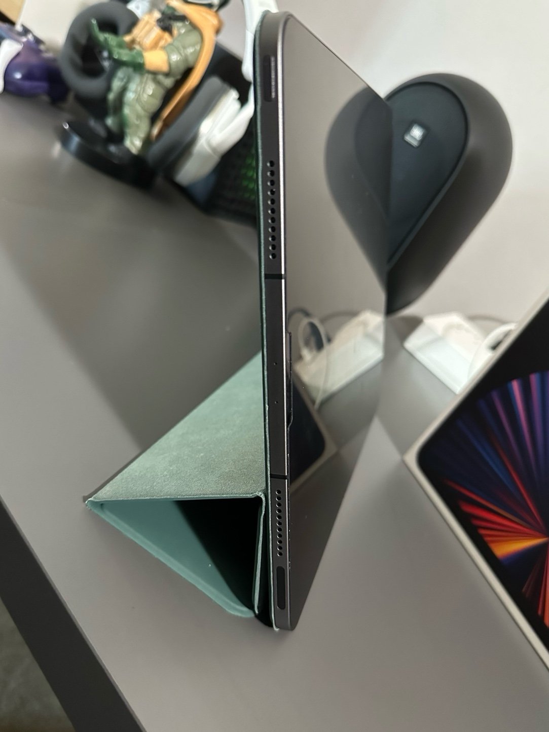 Apple iPad Pro 12.9in (5th Generation) Wi-Fi + Cellular 256GB Unlocked 8J12