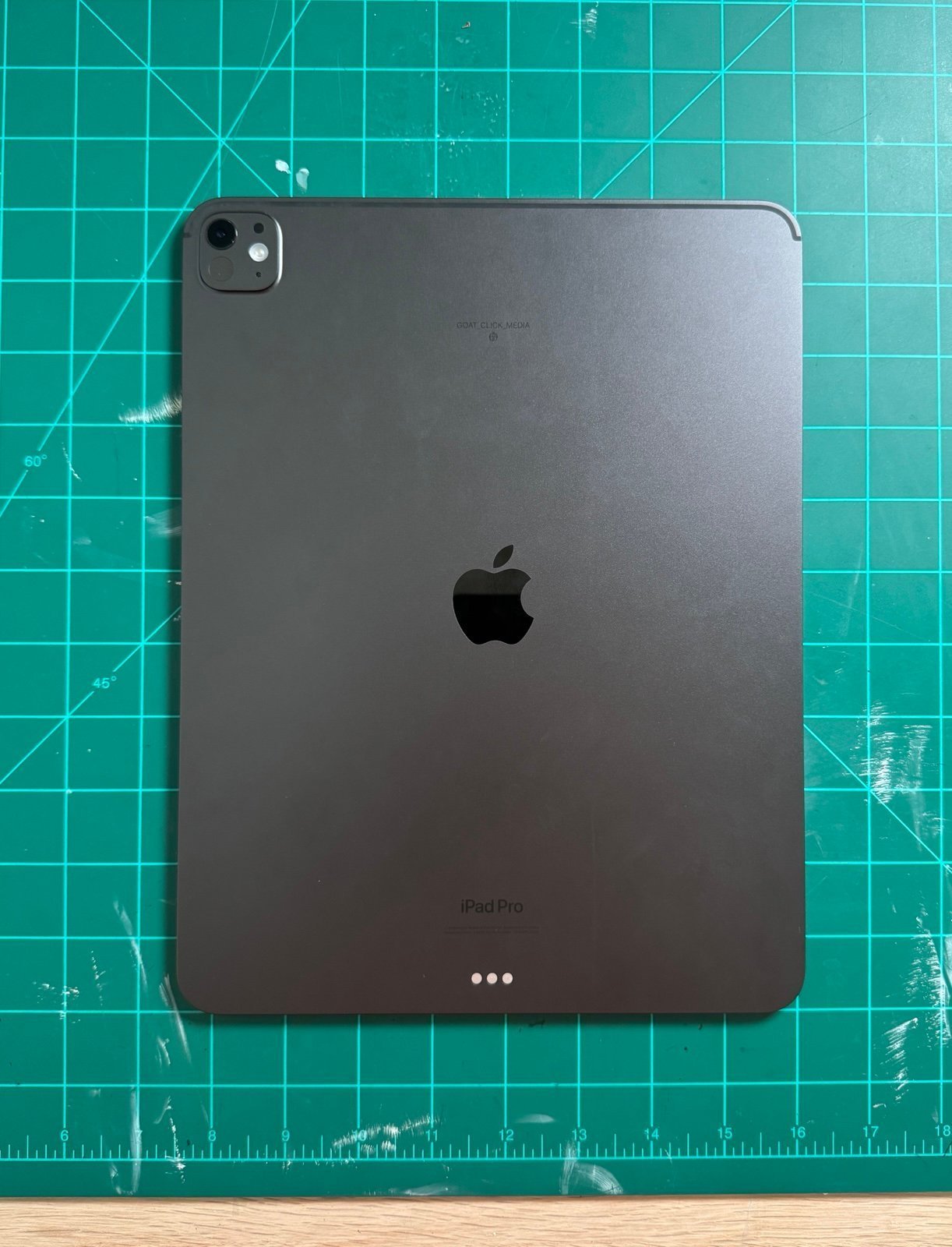 iPad Pro 13” (M4) + Magic Keyboard!! 7L31