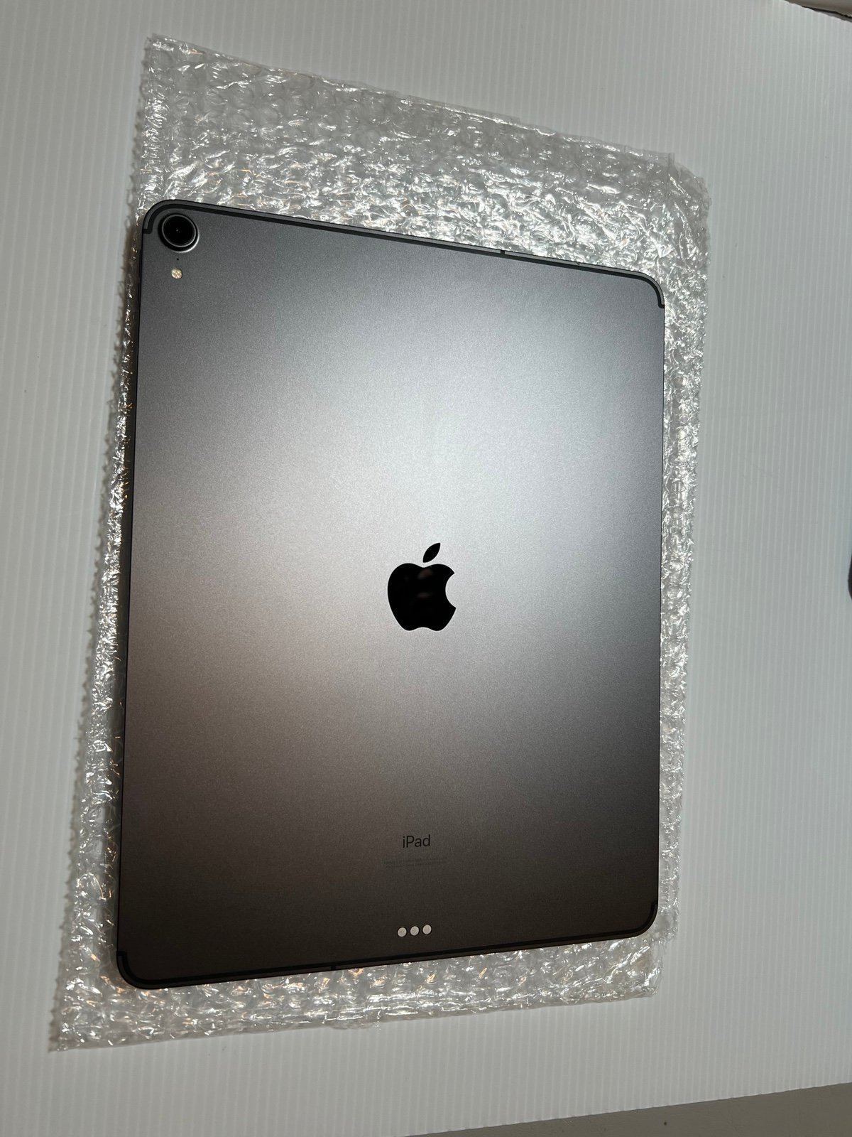 Apple iPad Pro 12.9 in. 3rd Gen 256 GB / LTE (Unlocked) + Wifi - Magic Keyboard 7V31