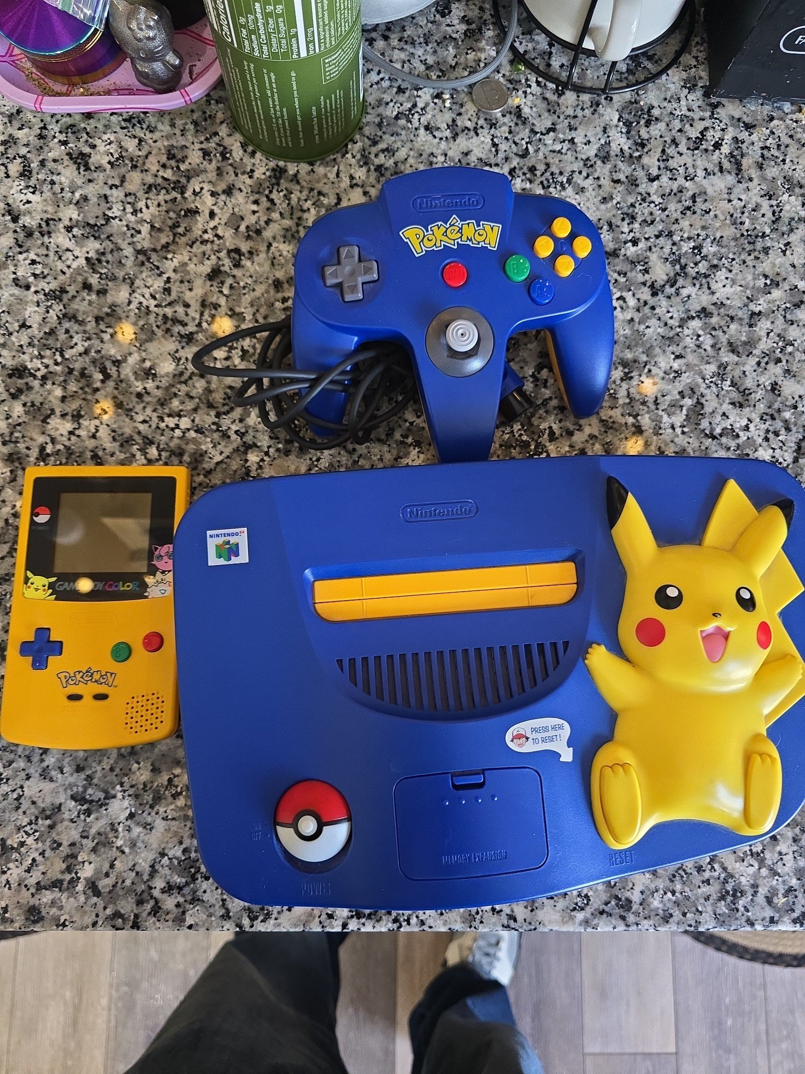 Nintendo 64 & Gameboy color POKÉMON EDITION bundle.