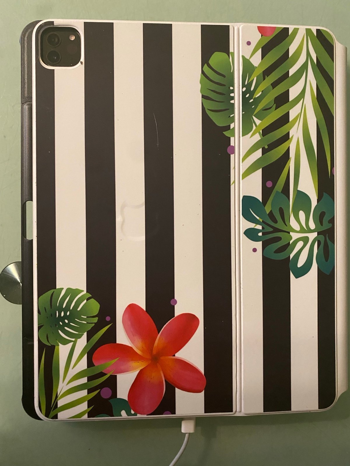 Apple iPad Pro 5th Generation 128 GB 12.9” 5G & bundled with extras 7Q21