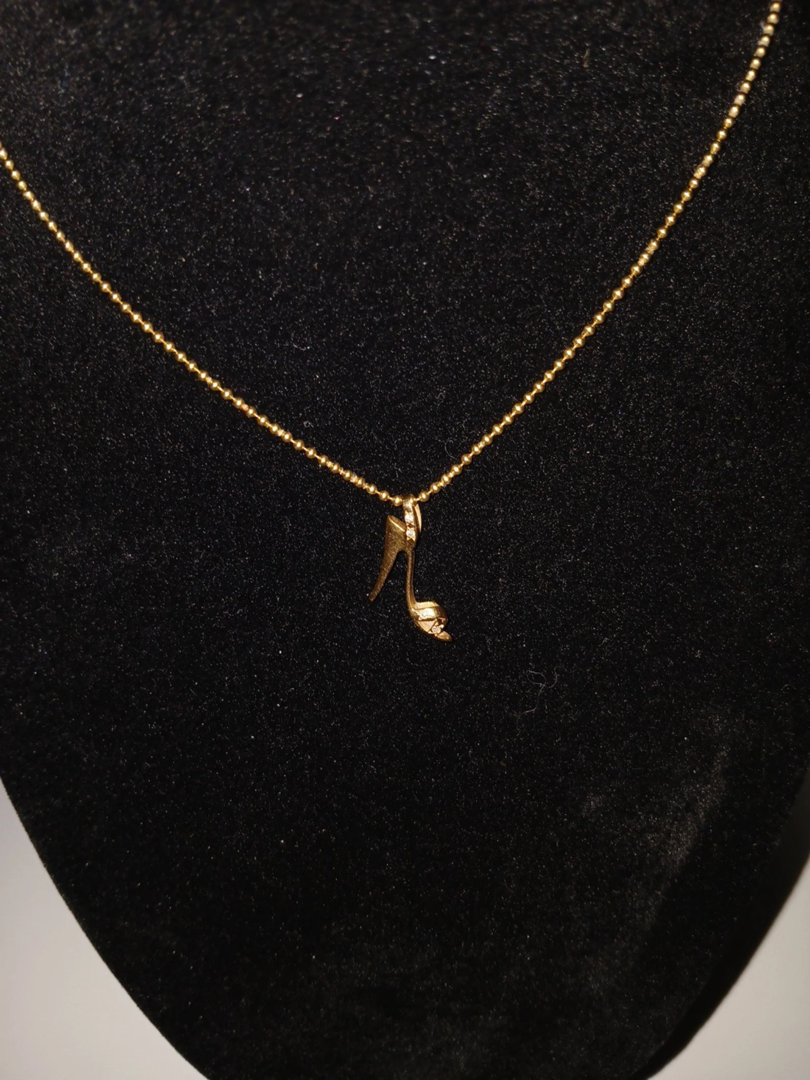 18k solid yellow gold Stiletto heel with chanel set diamonds necklace