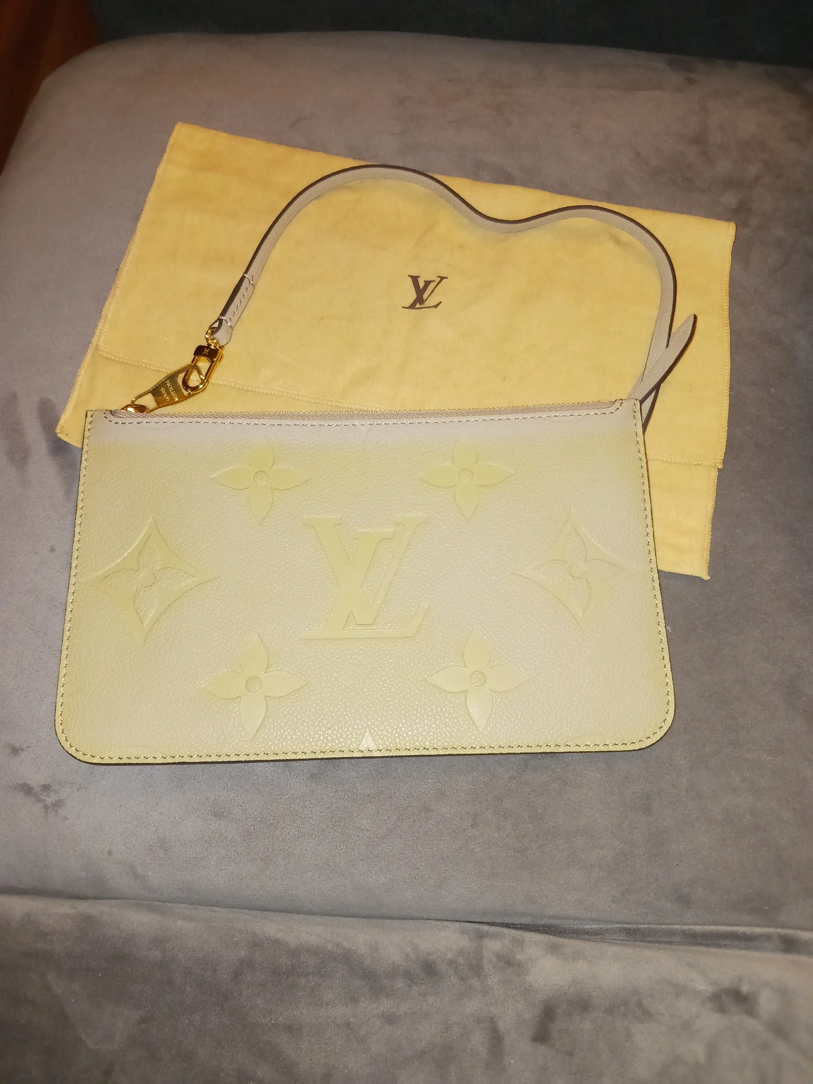 ✅️Authenticated Louis Vuitton 2021 Giant Monogram Neverfull Pochette❤️
