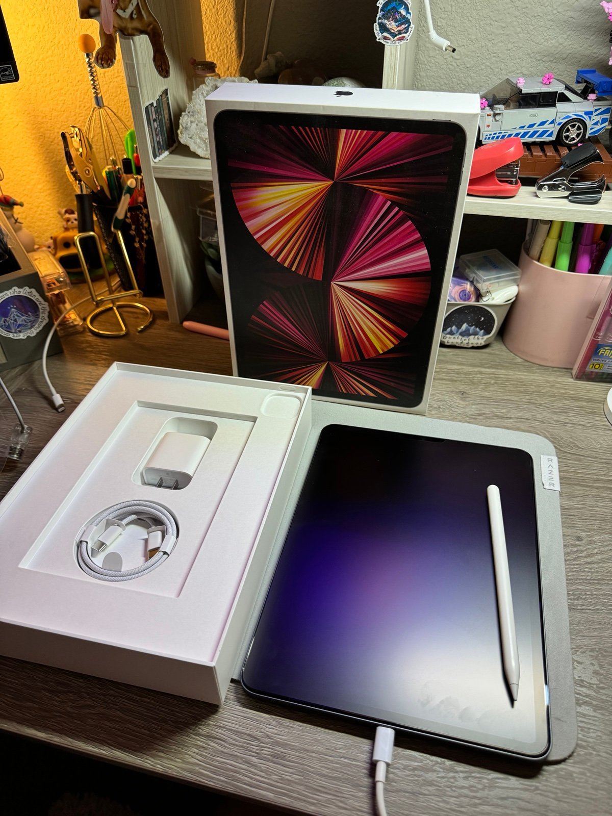 ipad pro 11 inch 4th generation bundle with Magic Keyboard and Apple Pencil 8R79