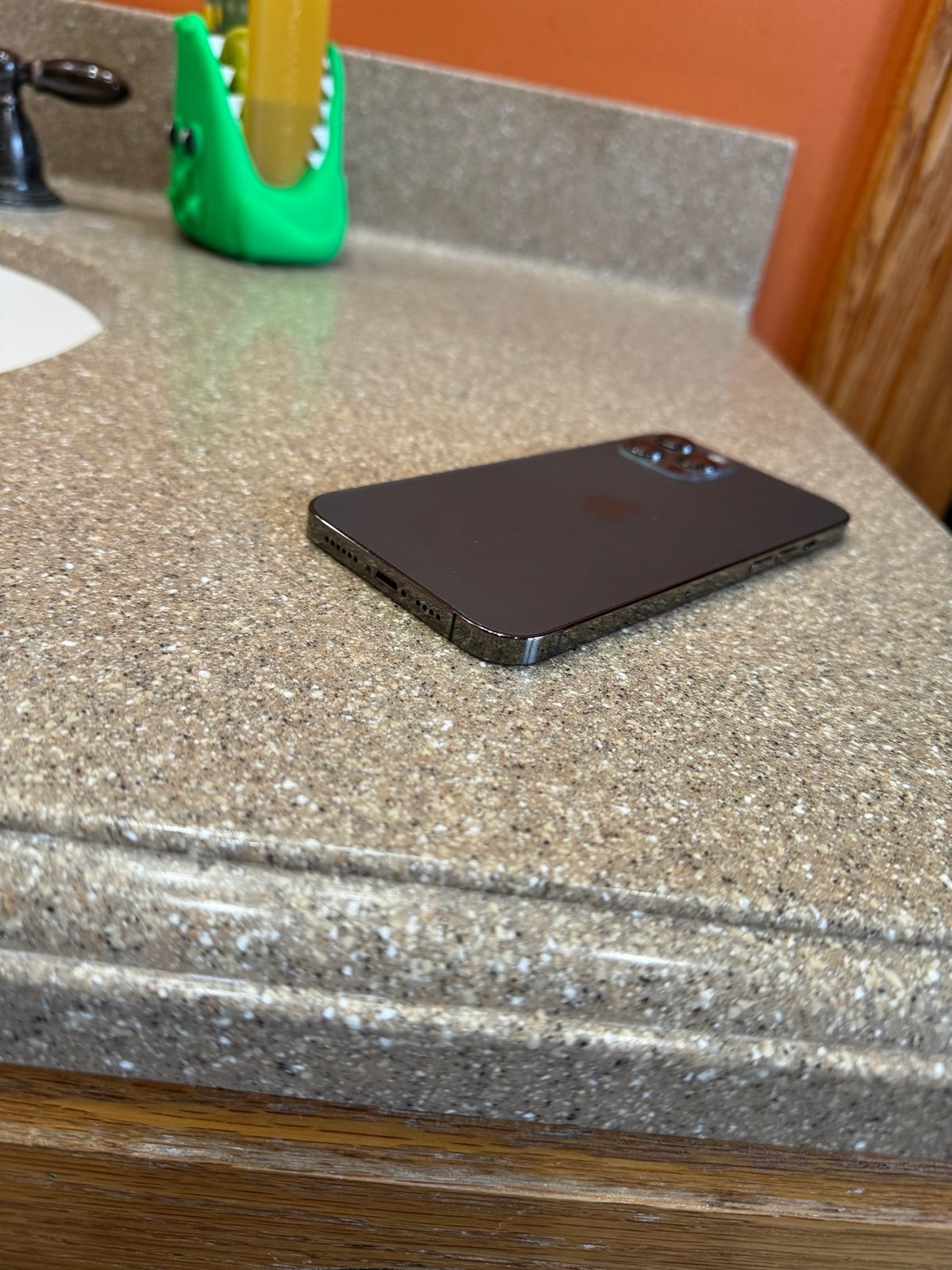 UNLOCKED iPhone 12 Pro Max 8P82