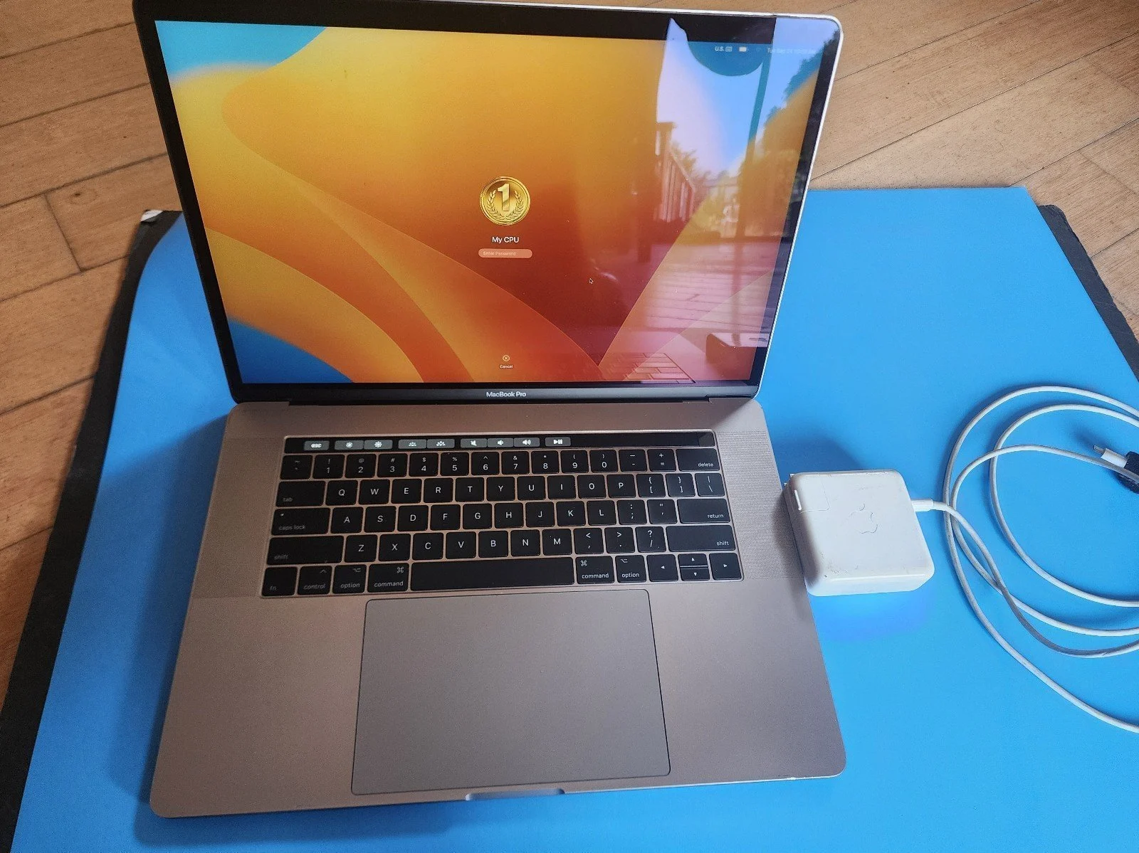 MacBook Pro 1tb SSD 16gb Ram i7 3.9 ghz Turbo CPU Laptop Computer A1707 2018