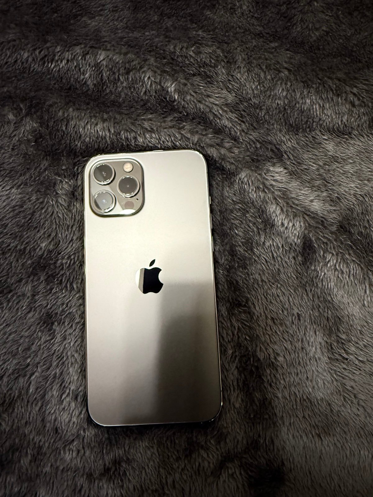 iPhone 12 Pro Max UNLOCKED 6H18