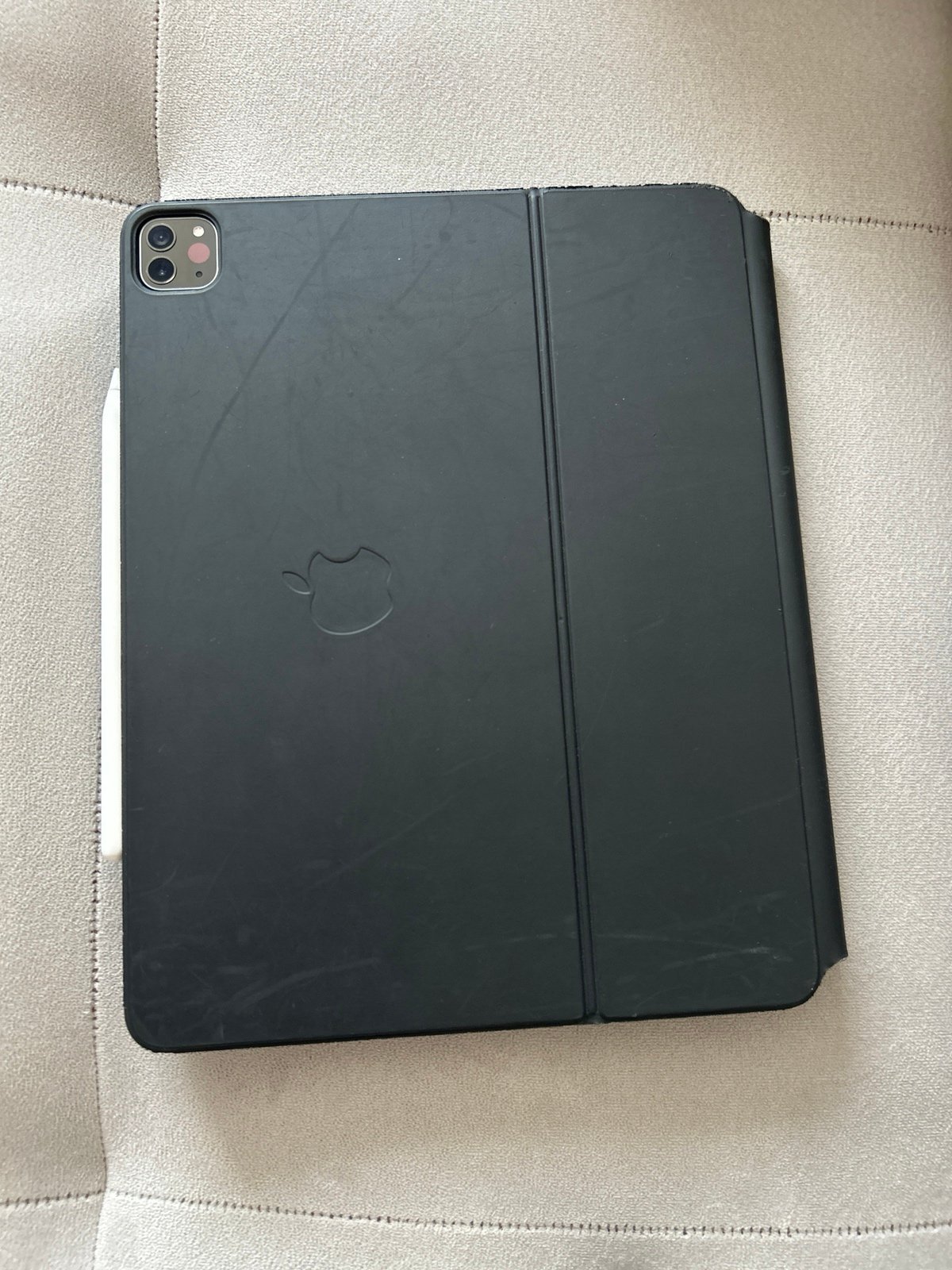 Apple iPad Pro 4th Generation 128 GB 12.9in with Apple Pencil and Magic Keyboard 8U88