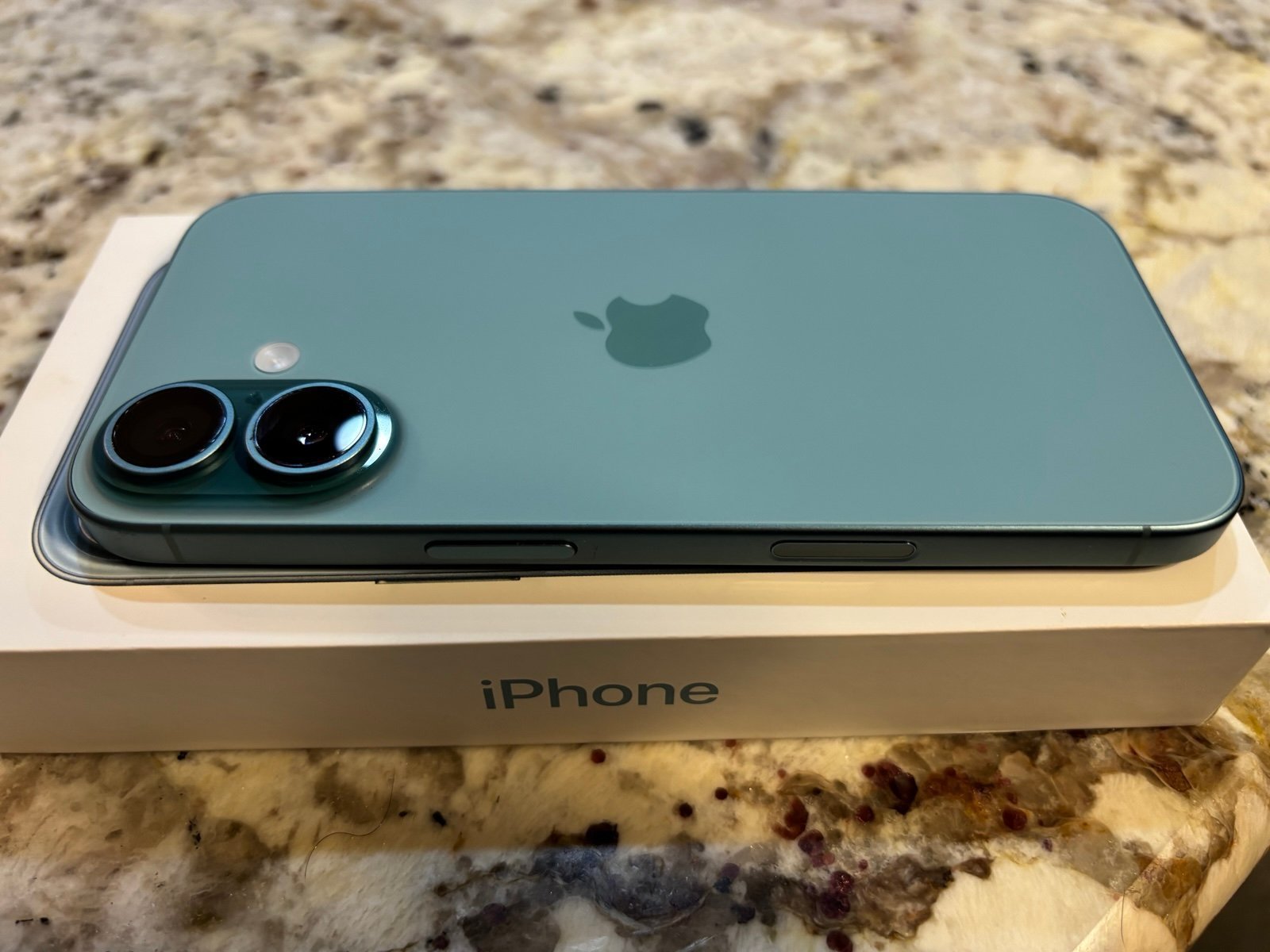 New Teal iPhone 16 256GB 9T65