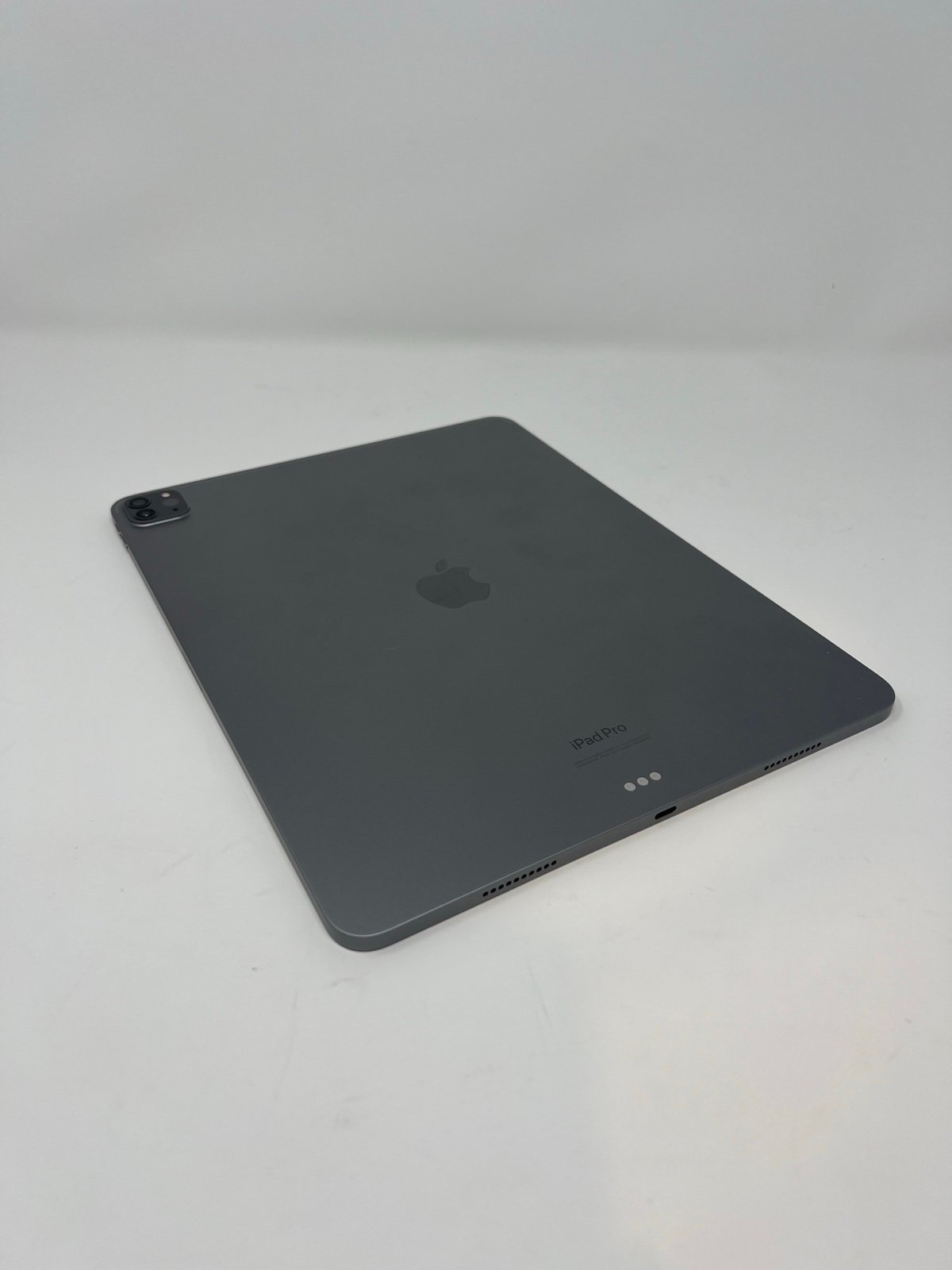 Apple iPad Pro 12.9” inch 6th Generation 1 TB in Space Gray 5E52