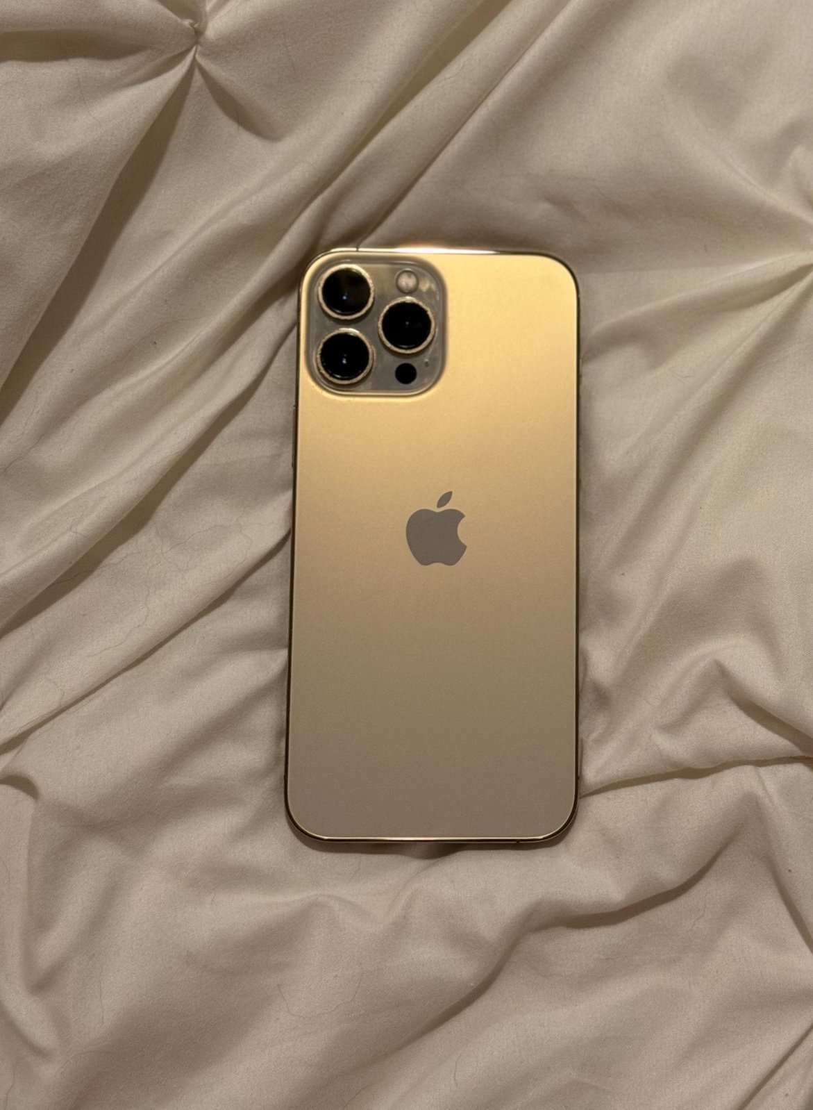 Apple iPhone 13 Pro Max 128 GB in Gold 7V79