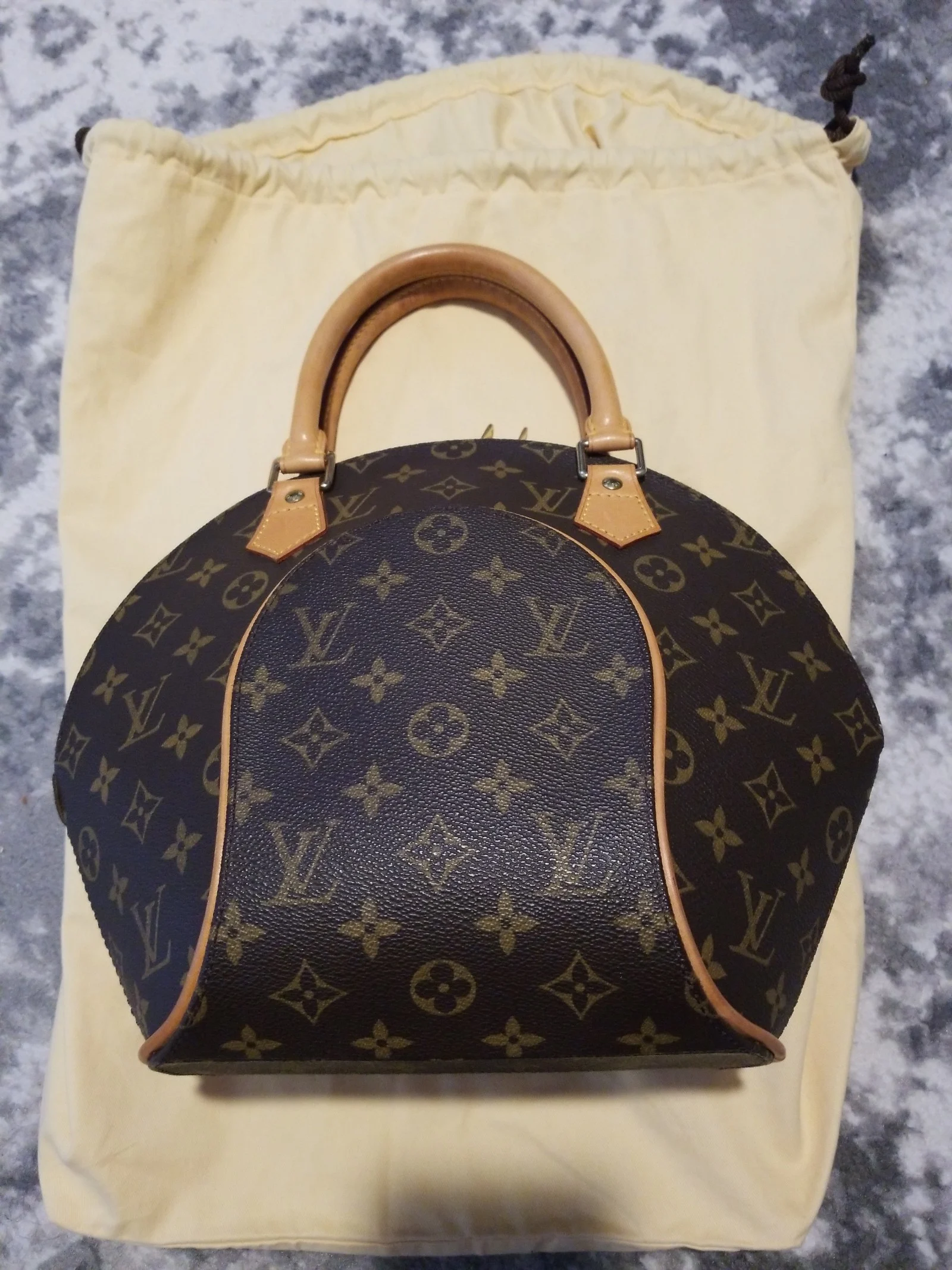 Louis Vuitton Monogram Ellipse, AUTHENTICATED w Certificate, Like NEW!