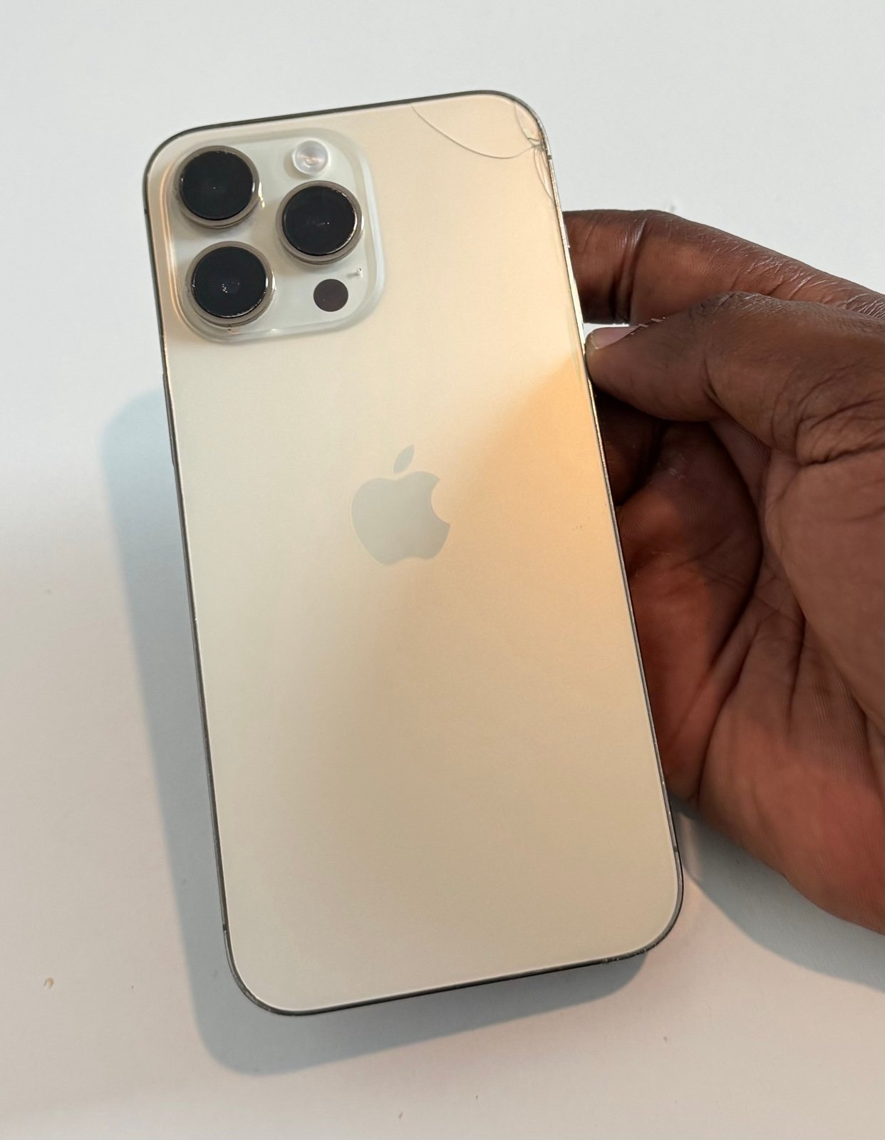 Apple iPhone 14 Pro Max 256 GB in Gold for Unlocked CRACKED BACK 2E87