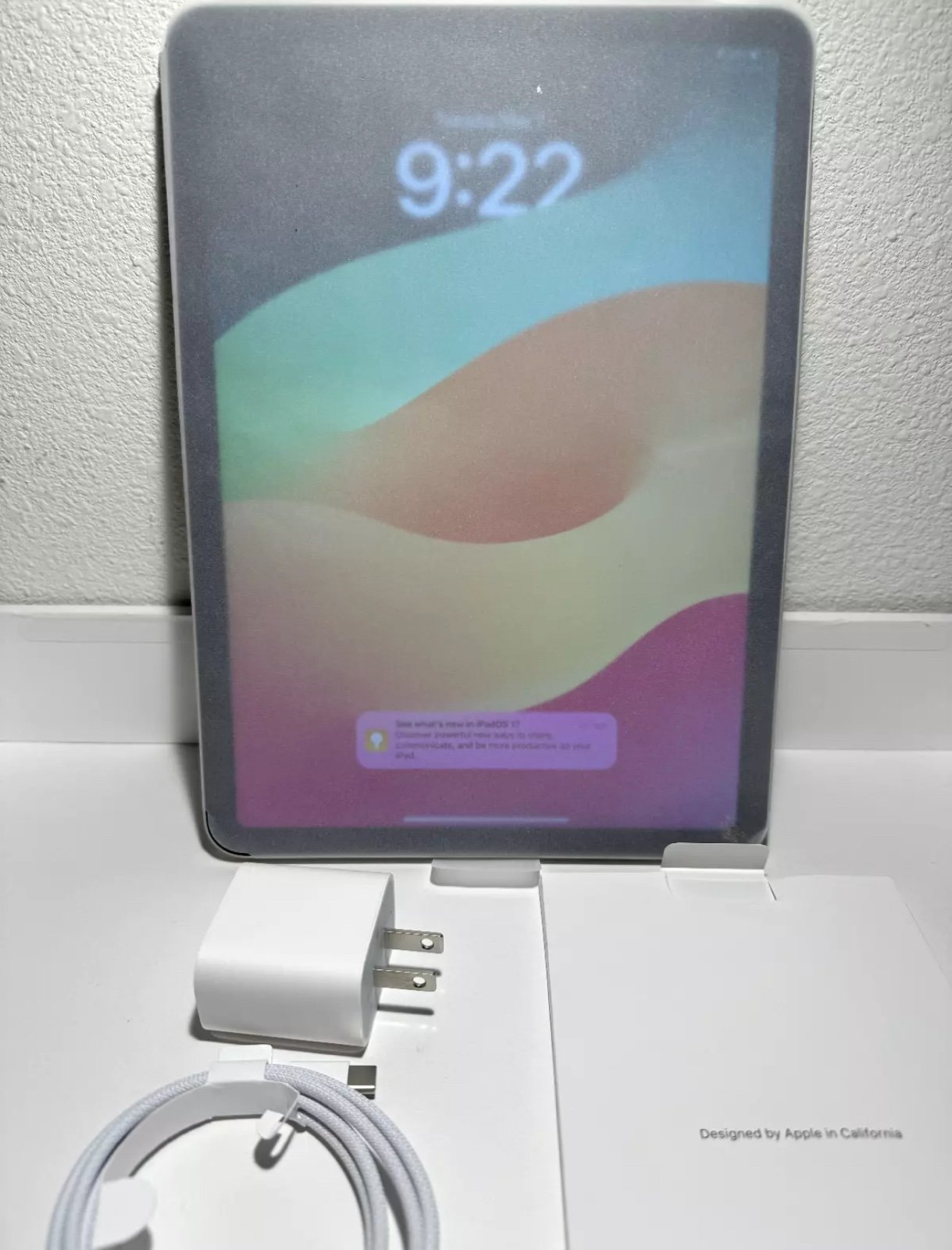  Apple iPad Air 5th Gen 256GB - Wi-Fi - Starlight 9Z81