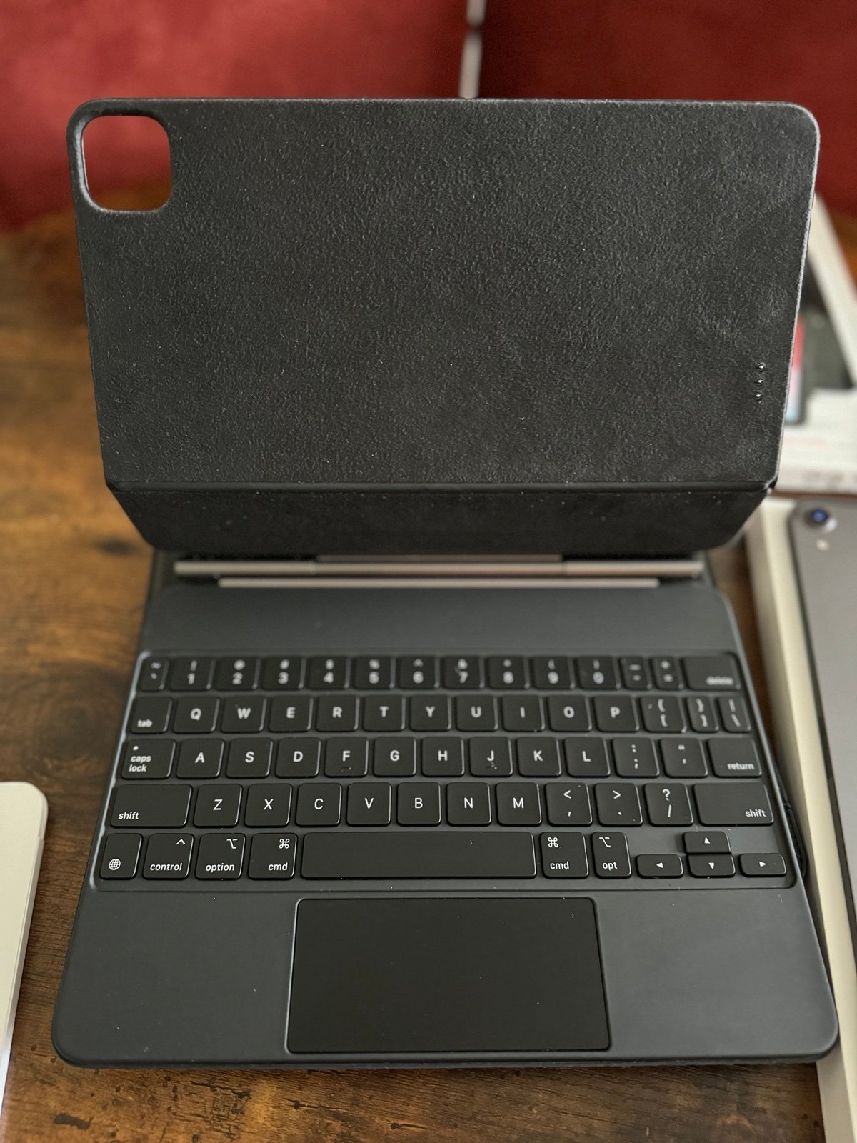 Apple iPad Pro 1st Generation 64 GB in Space Gray with Magic Keyboard 3B79