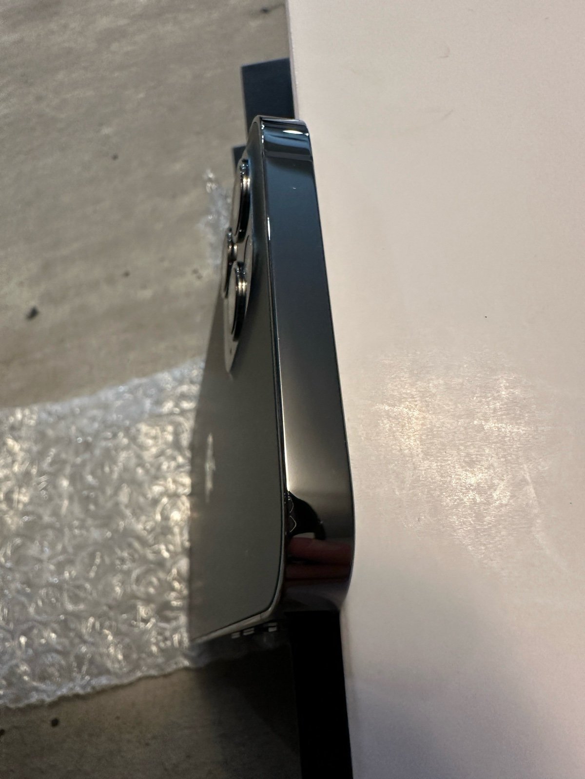 LIKE NEW! Unlocked iPhone 12 Pro 256gb Graphite 9R51