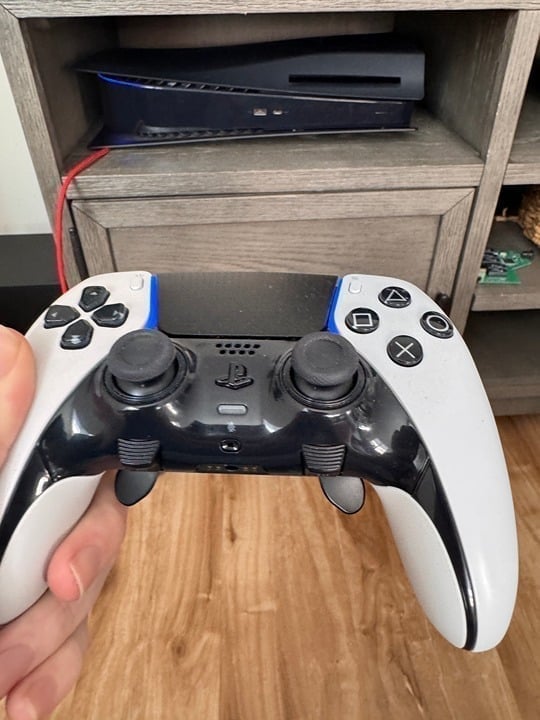 PlayStation 5 Digital Edition Back and White Skins & Dual Sense Edge controller 1S53