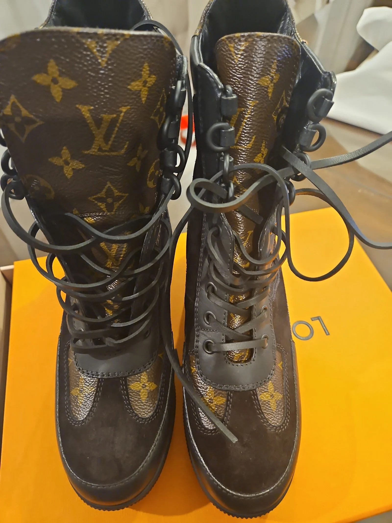 LOUIS VUITTON Laureate Platform Desert Boot