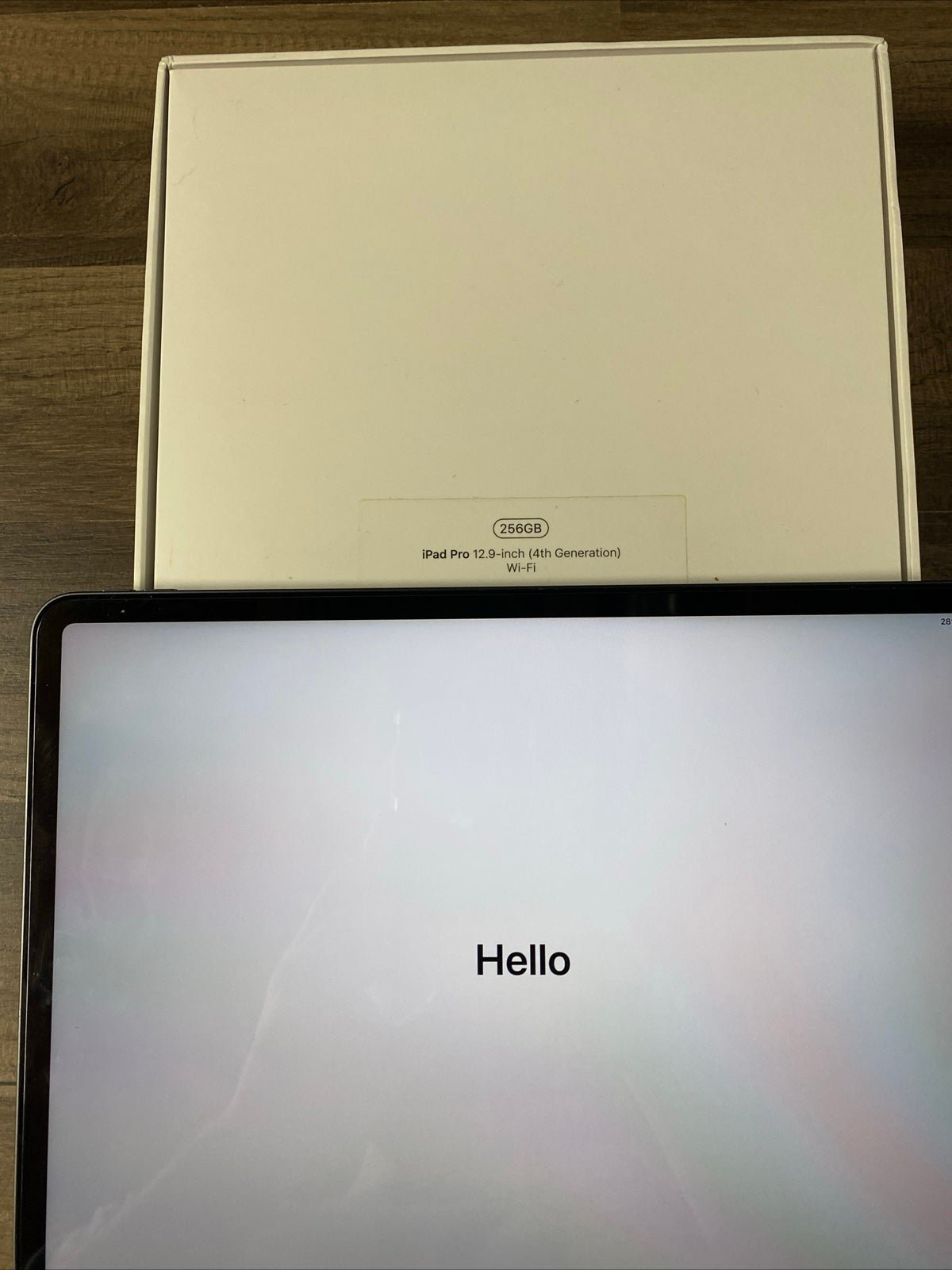 Apple iPad Pro 12.9inch 4th Generation 256 GB w/ Mag Case | Wi-Fi Only 3A73