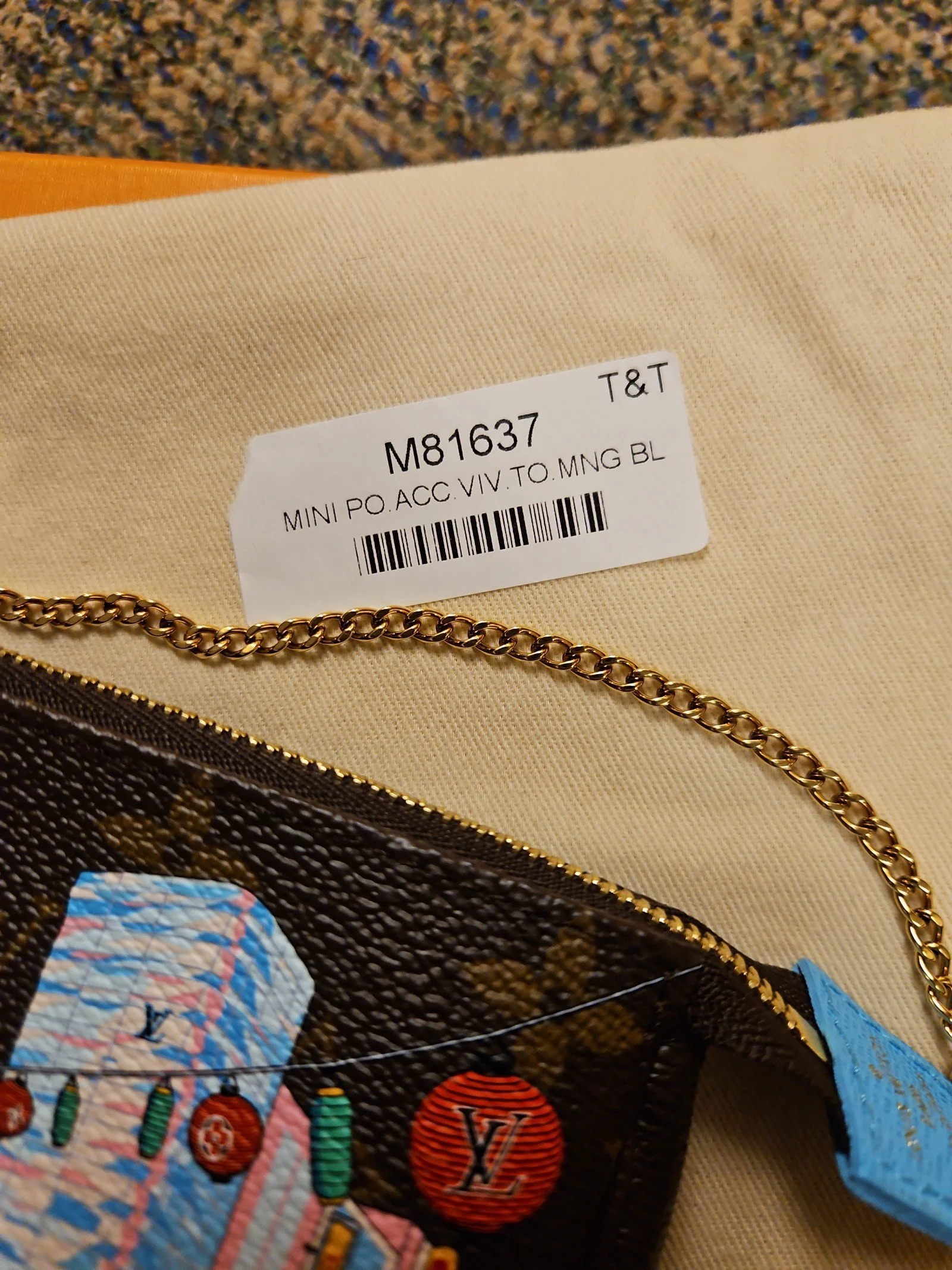 Louis vuitton mini pochette accessoires christmas animation 2022